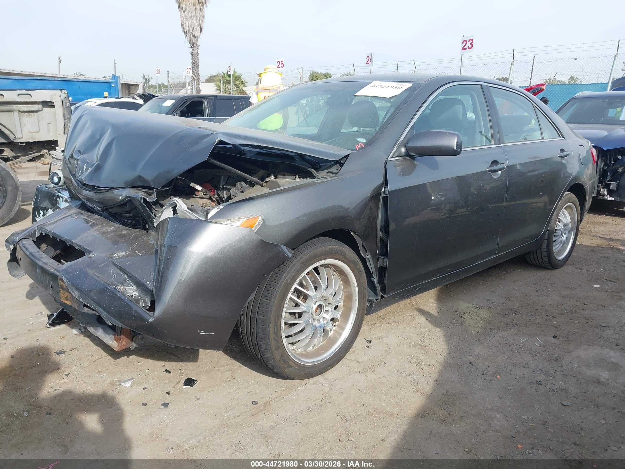TOYOTA CAMRY image 2