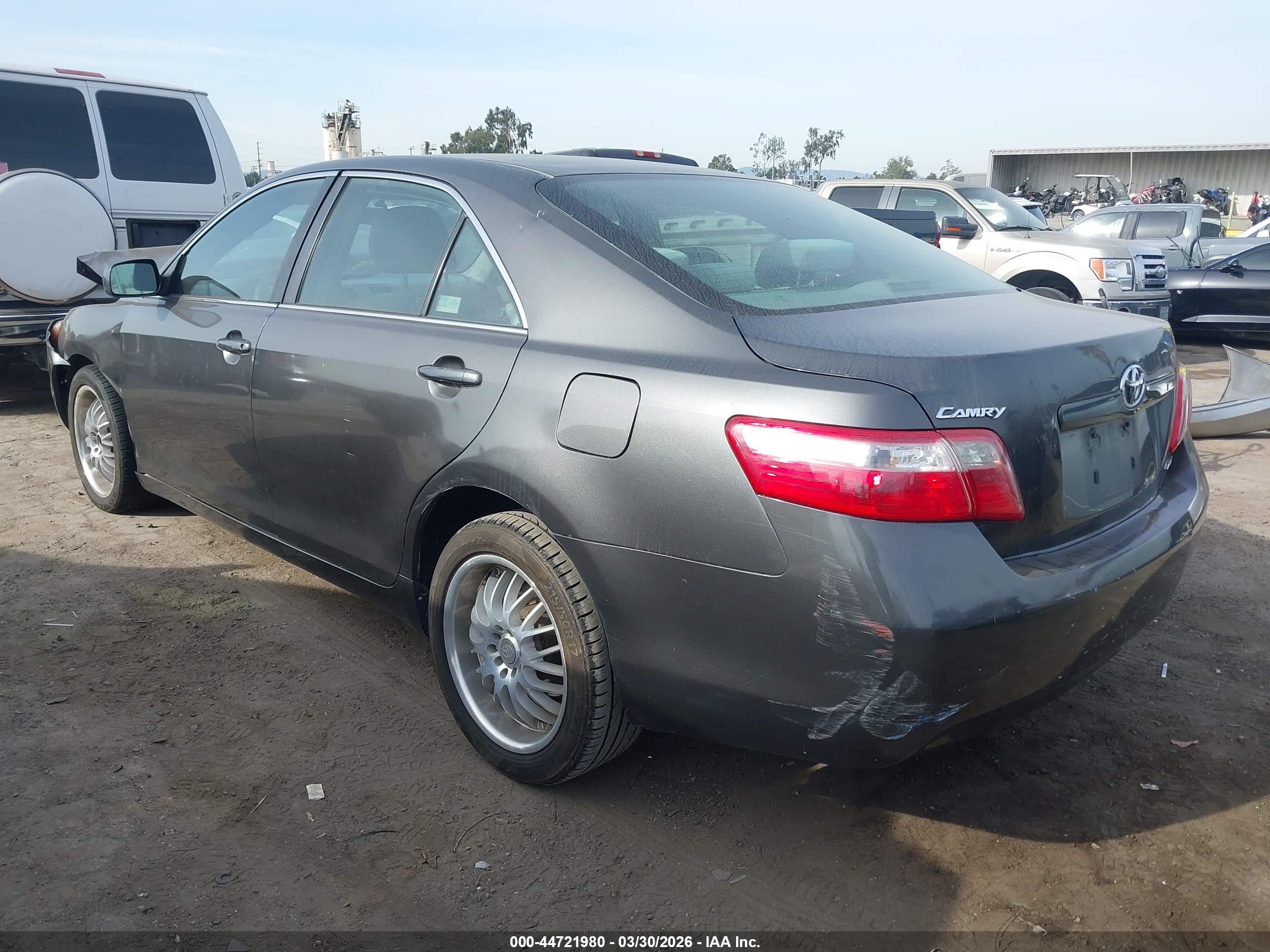 TOYOTA CAMRY image 3