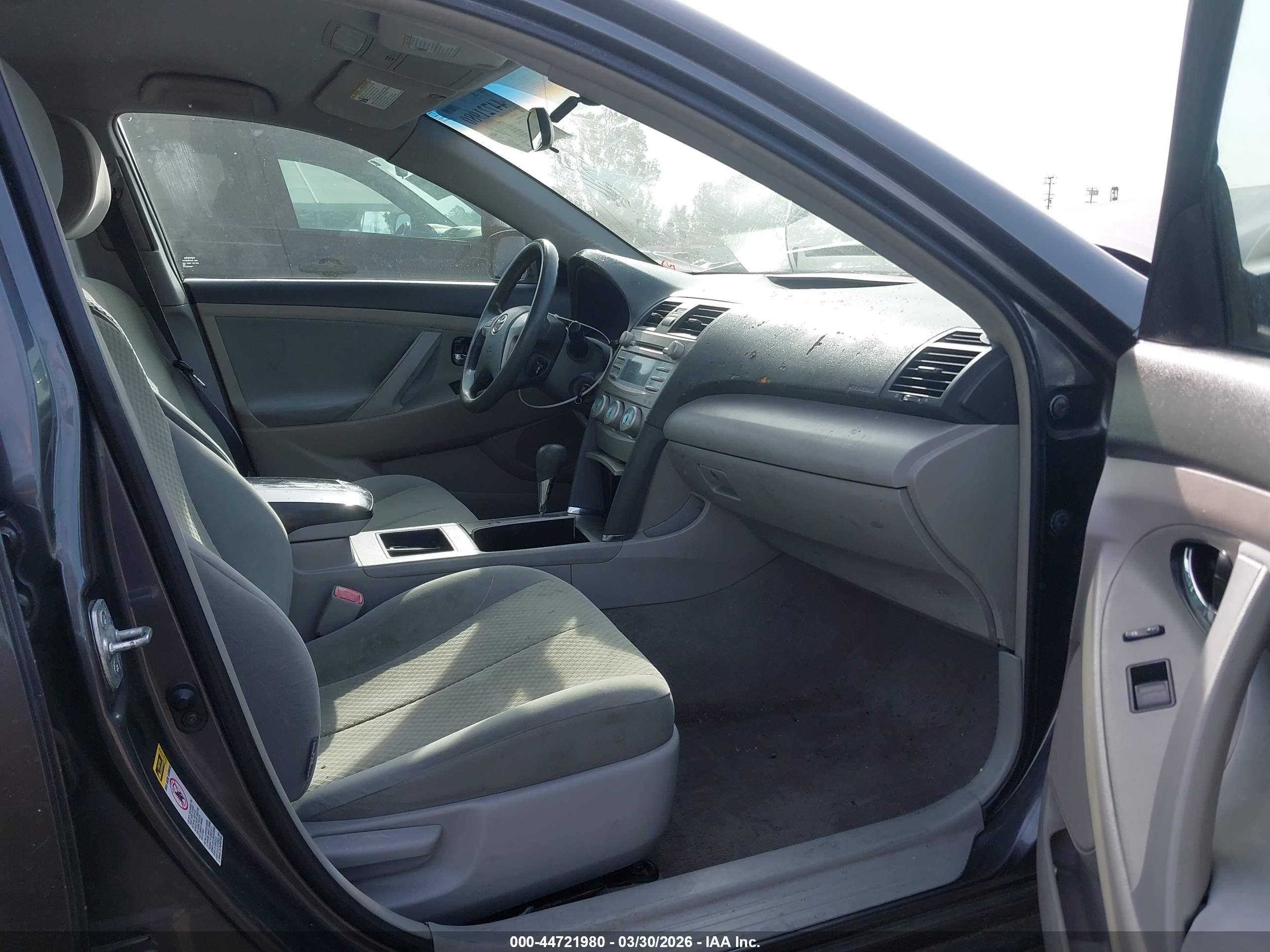 TOYOTA CAMRY image 5