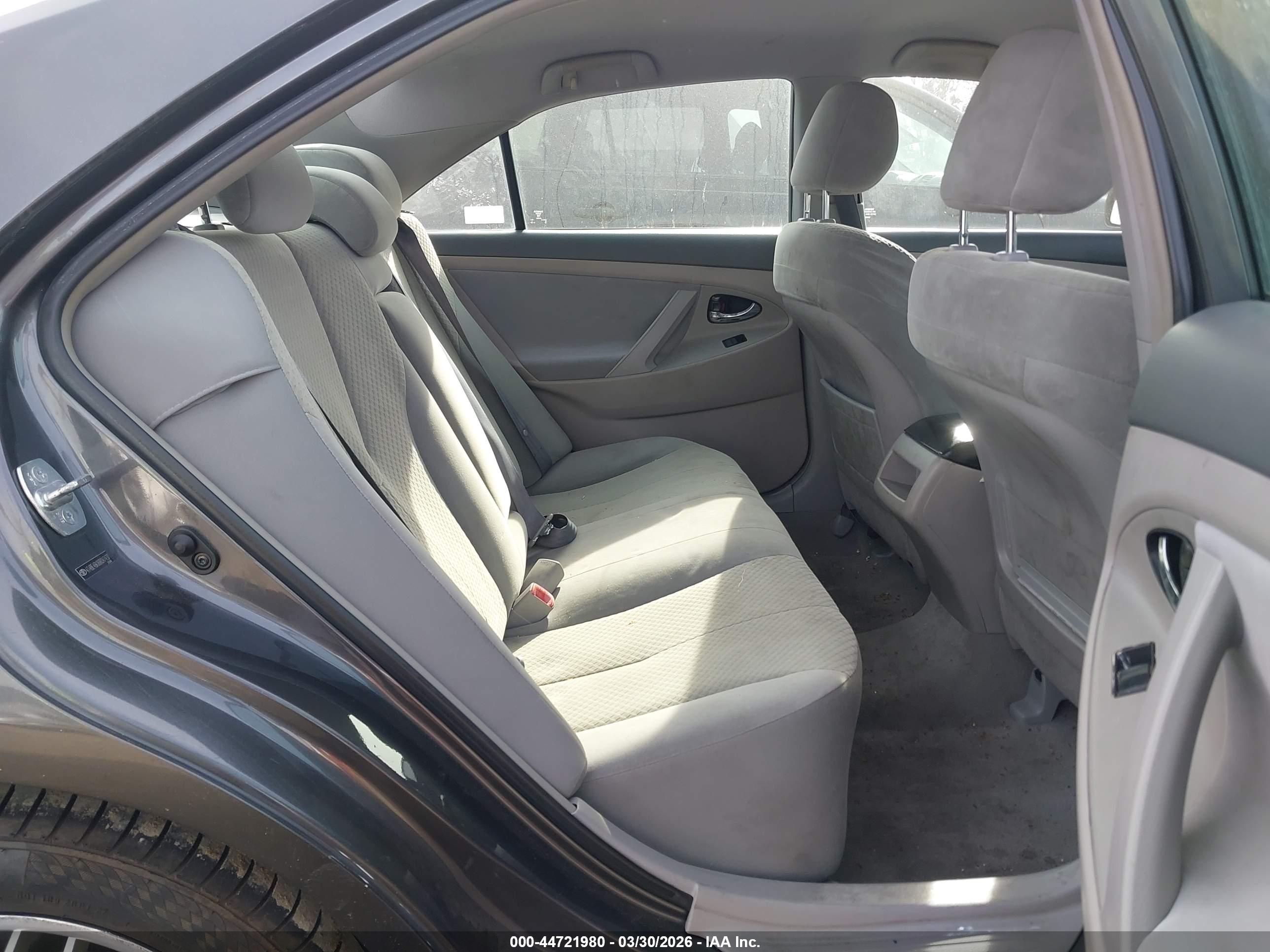 TOYOTA CAMRY image 8