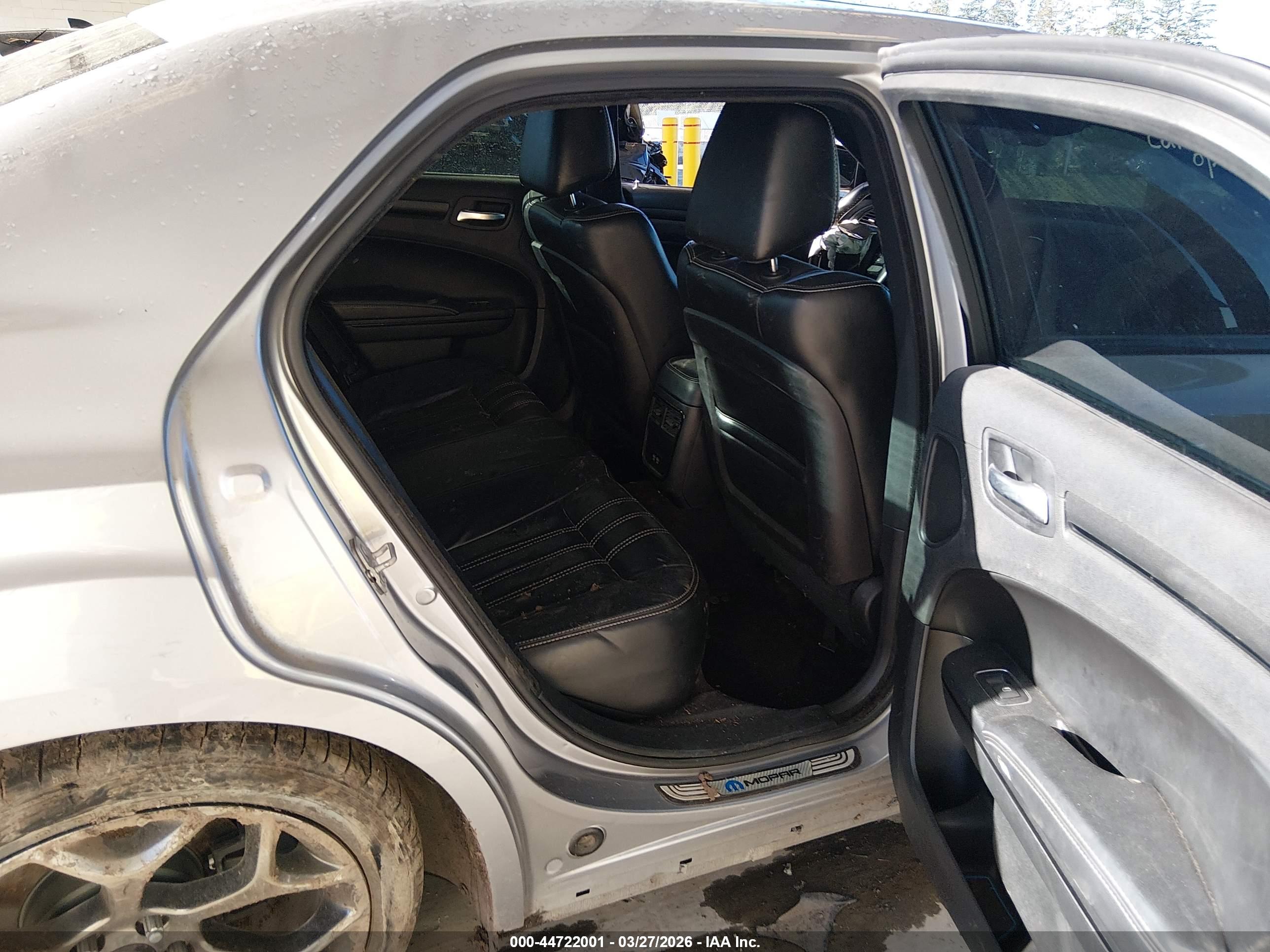 CHRYSLER 300 image 8