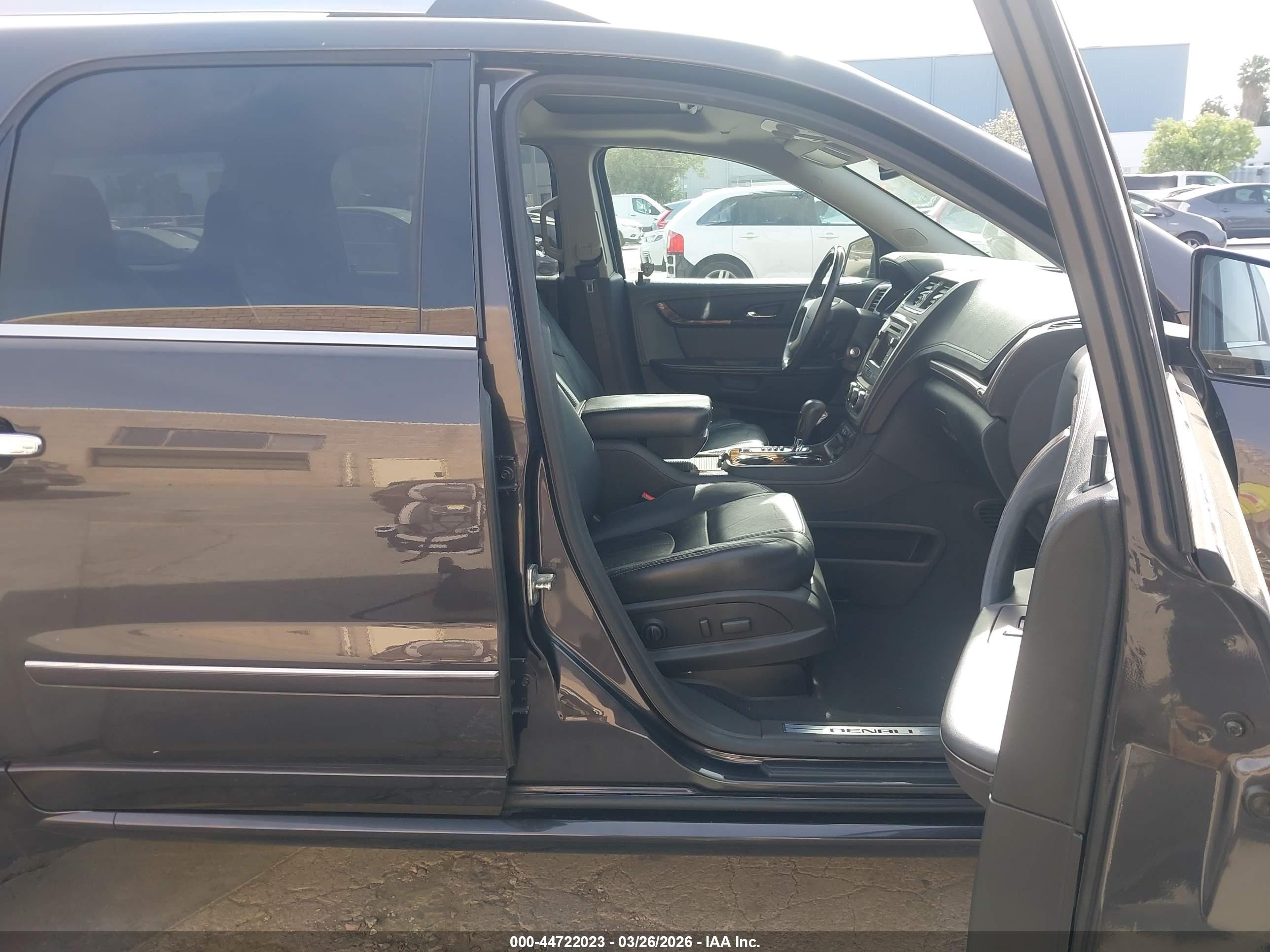 GMC ACADIA image 5