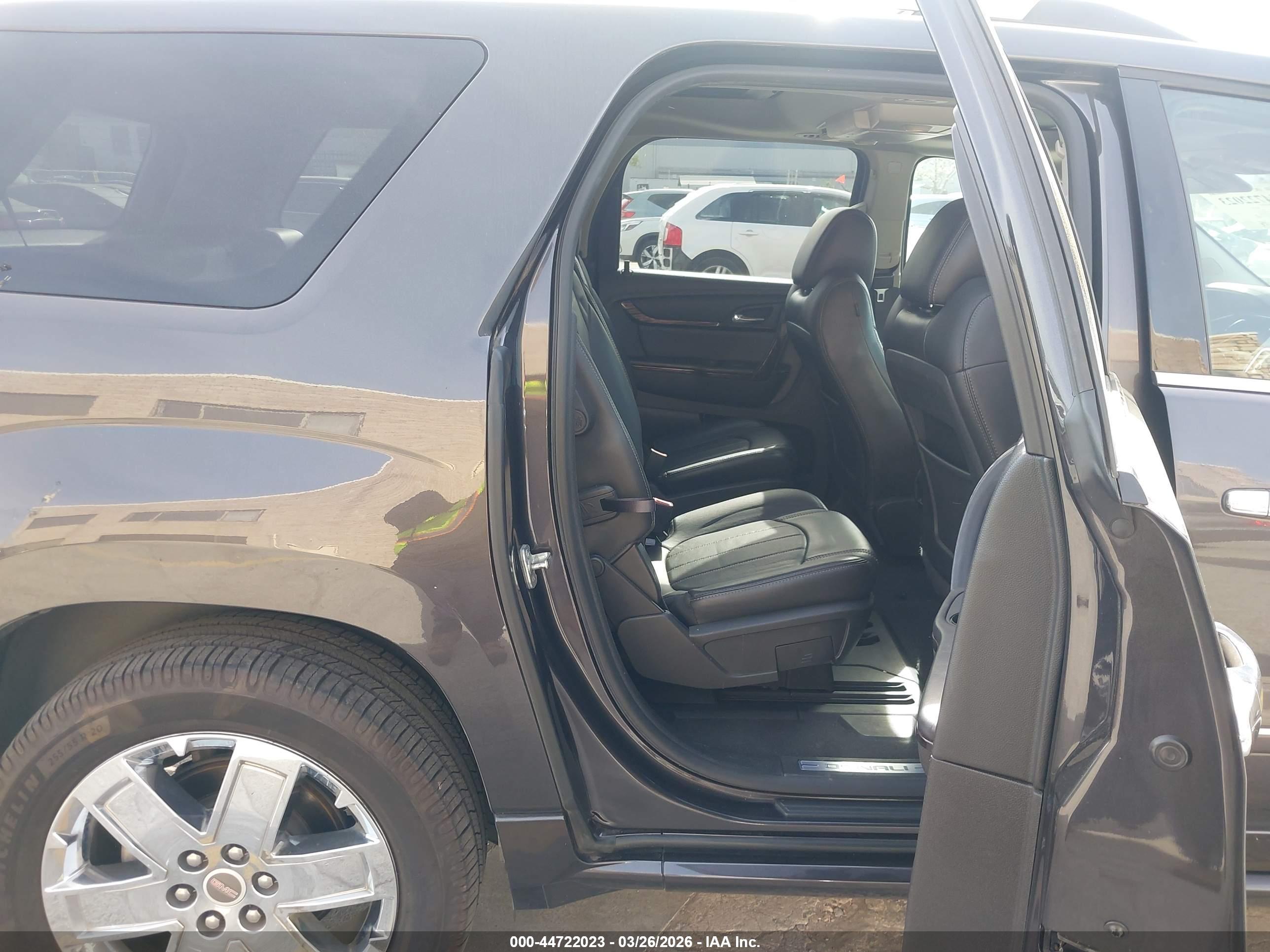 GMC ACADIA image 8