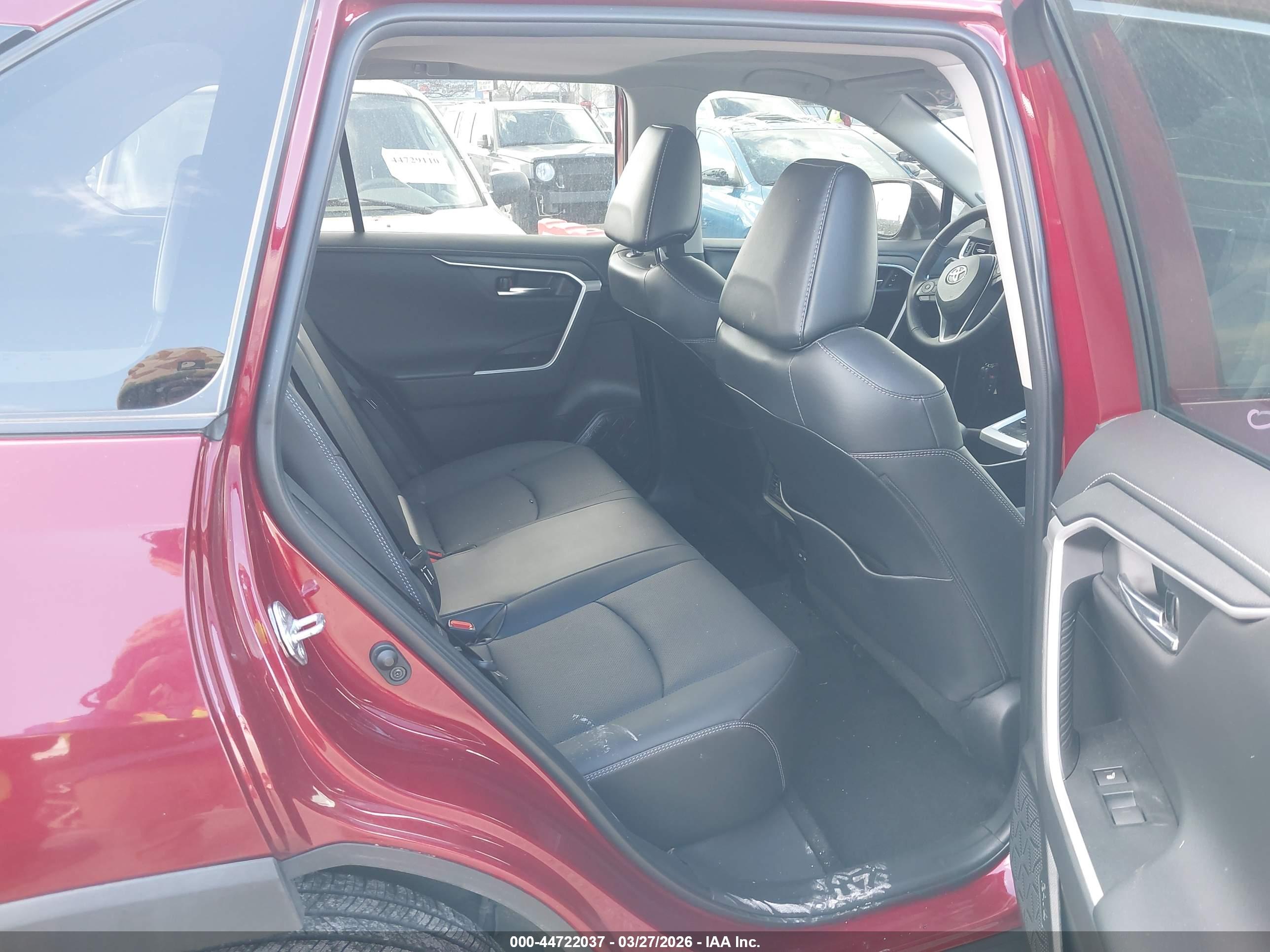 TOYOTA RAV4 image 8