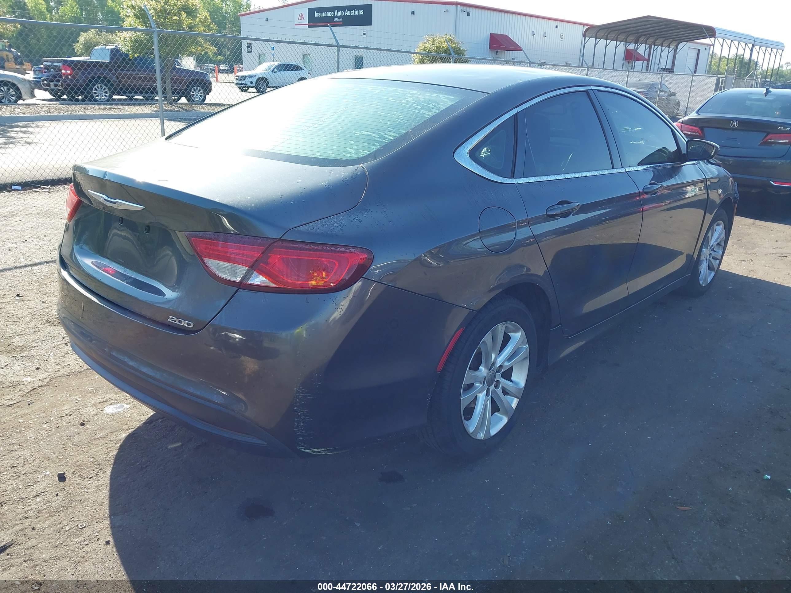 CHRYSLER 200 image 4