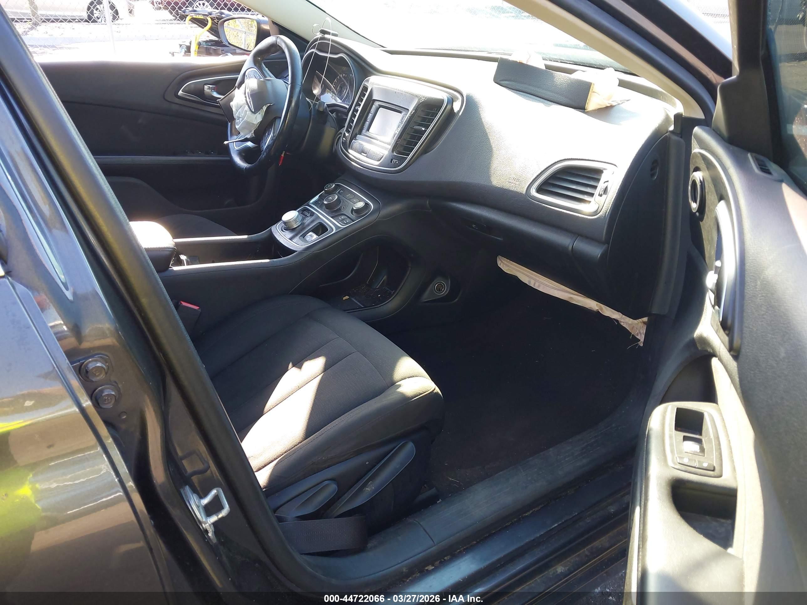 CHRYSLER 200 image 5