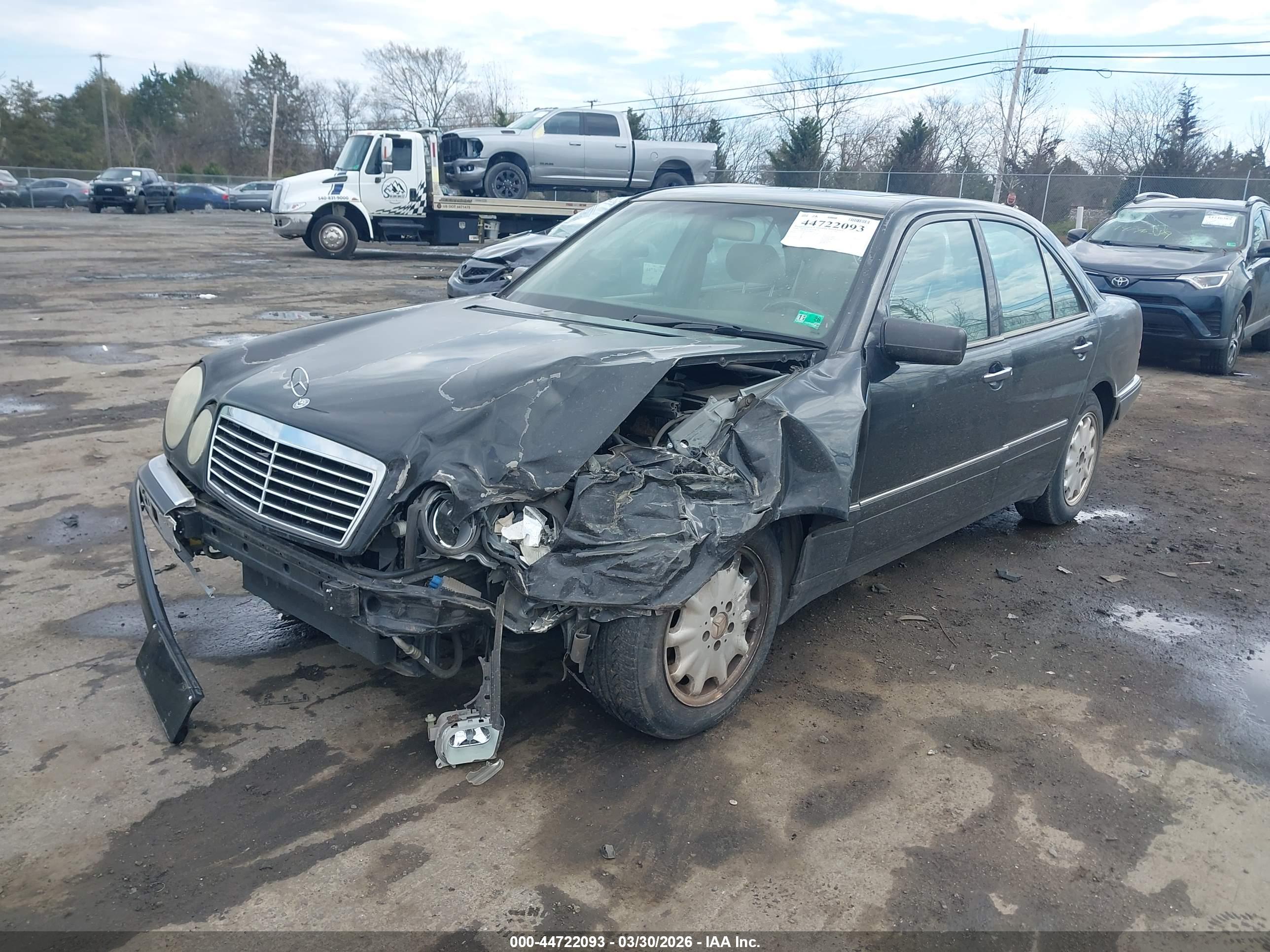 MERCEDES-BENZ E image 2
