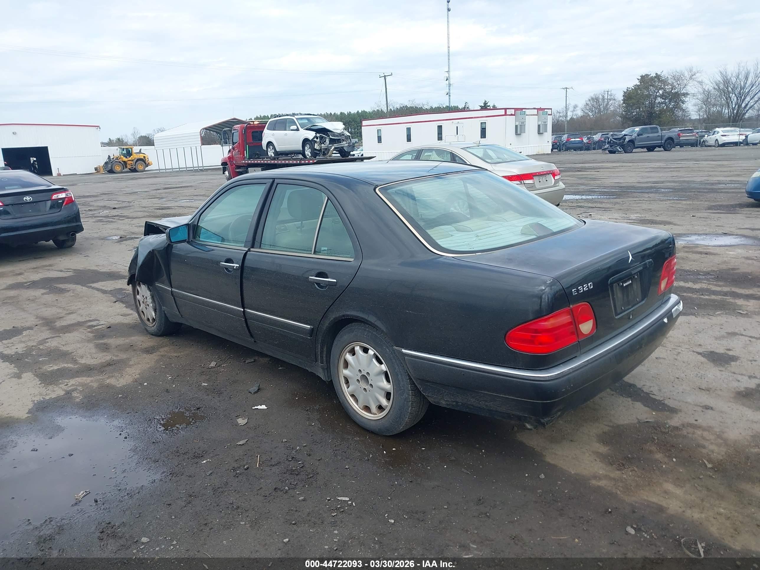 MERCEDES-BENZ E image 3