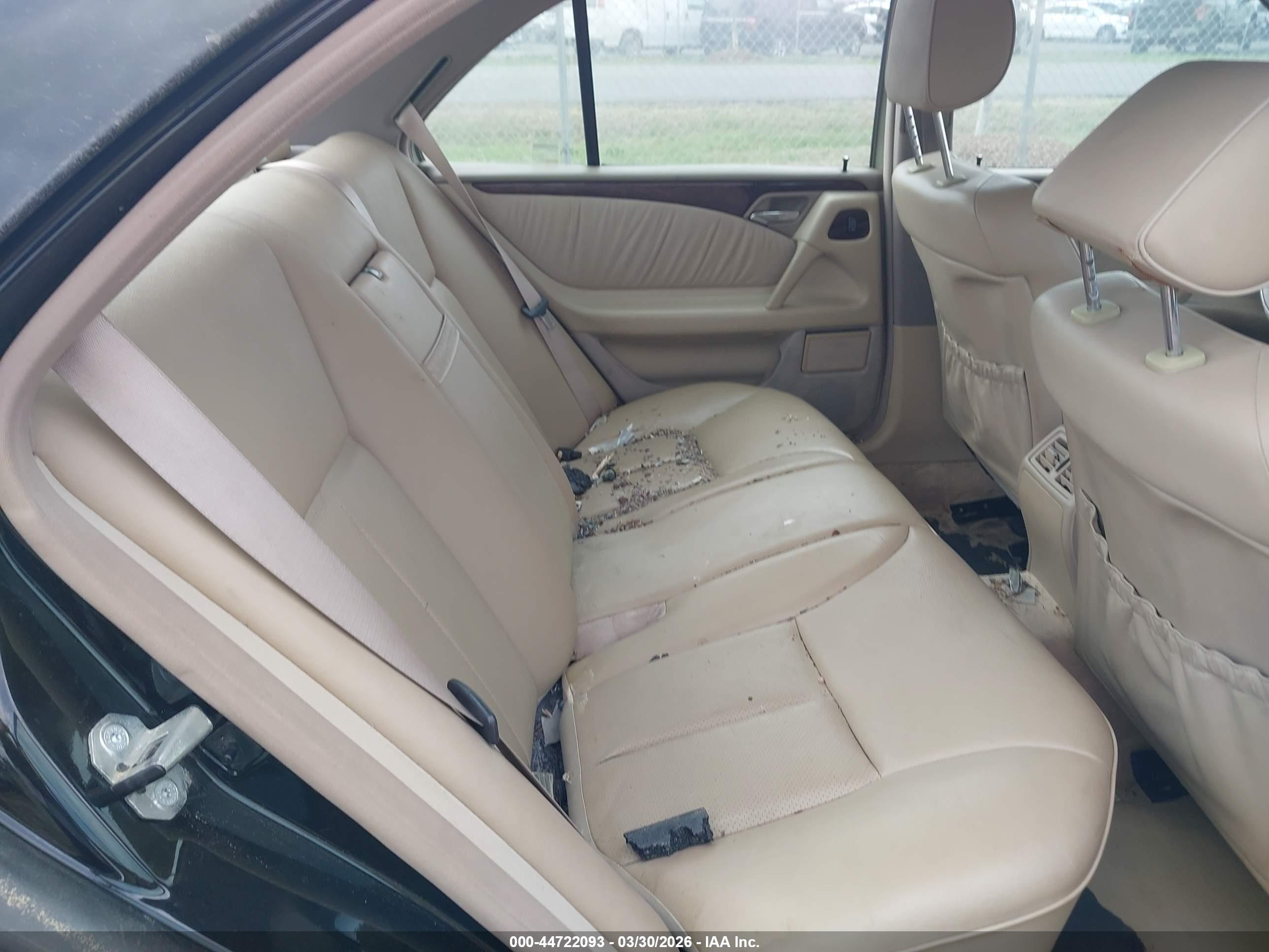 MERCEDES-BENZ E image 8