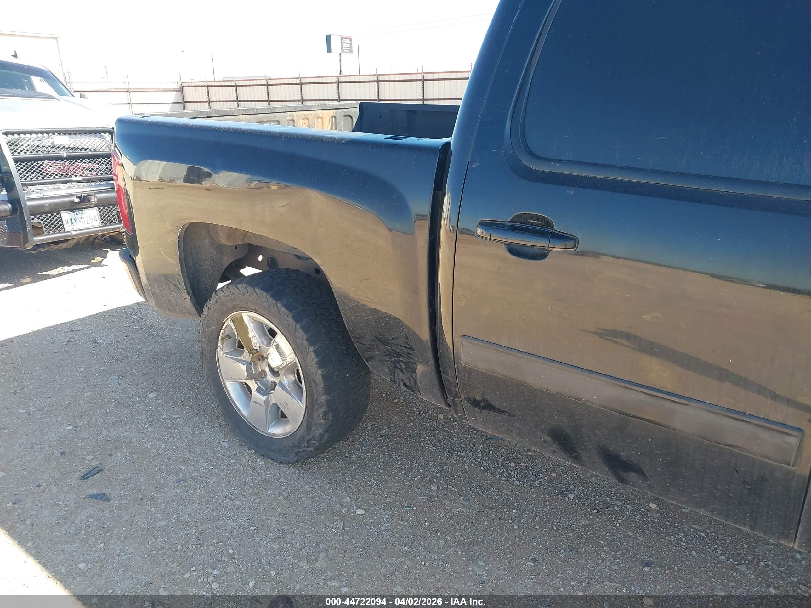 CHEVROLET SILVERADO image 6