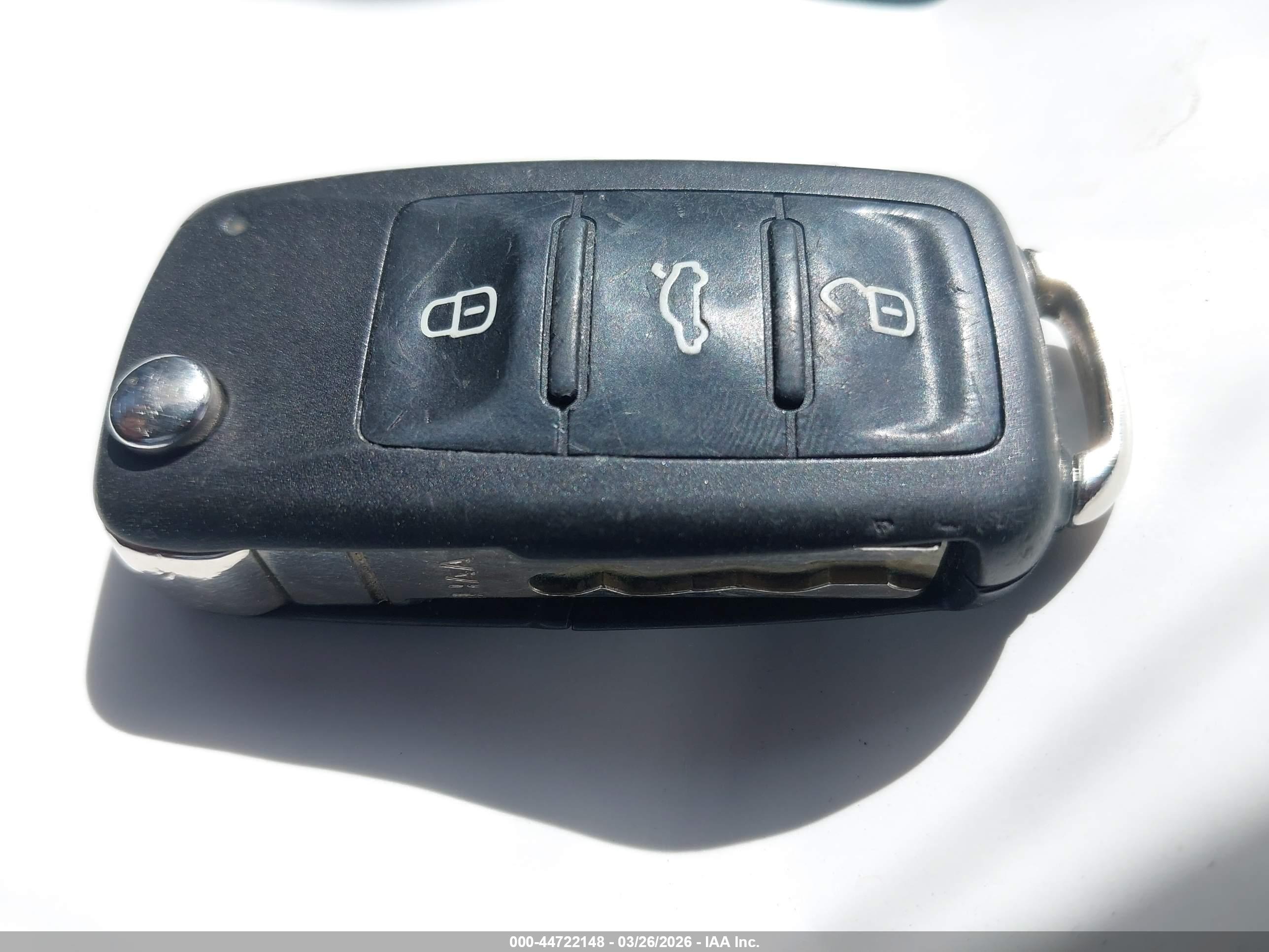 VOLKSWAGEN GTI image 11