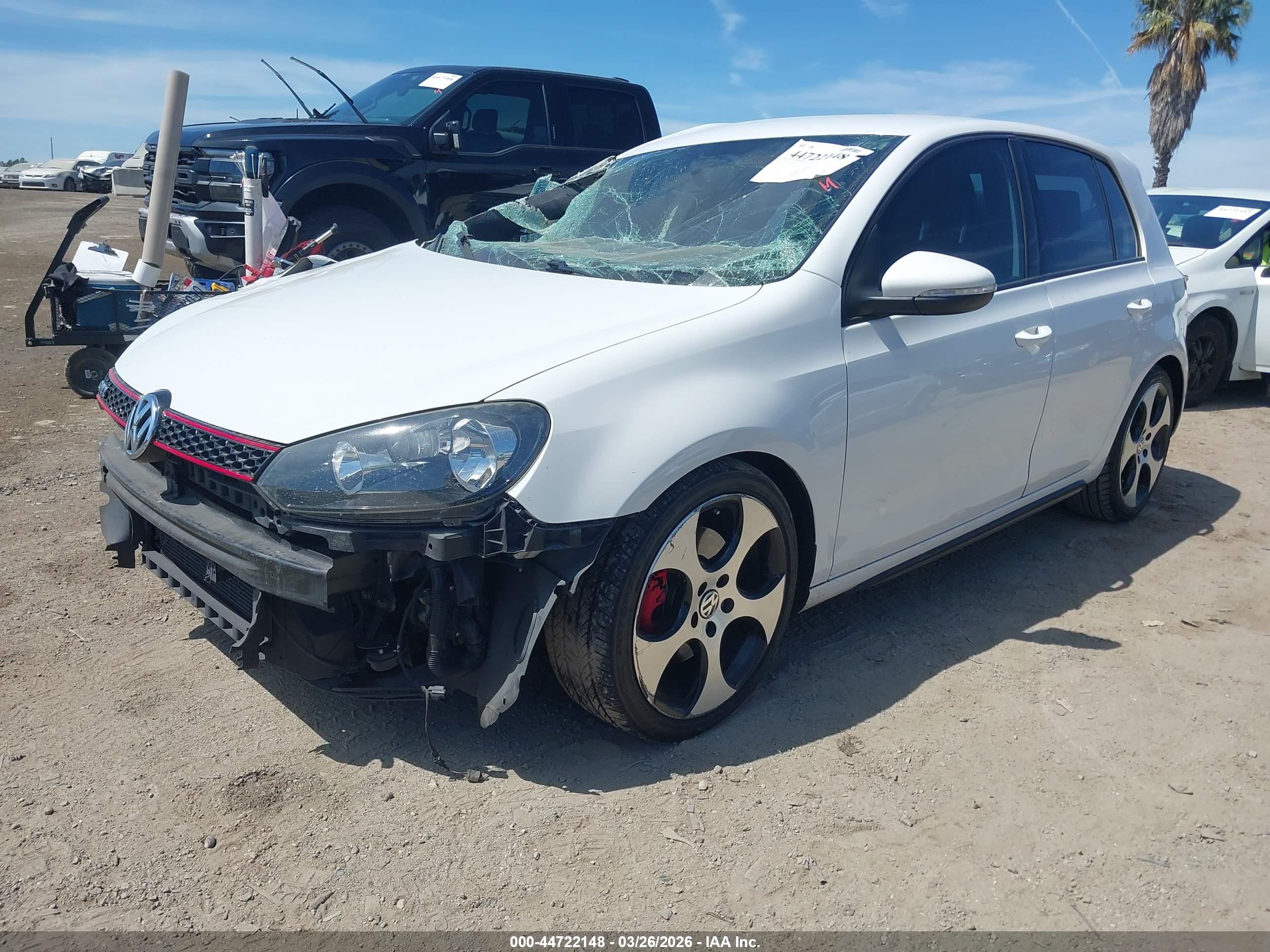 VOLKSWAGEN GTI image 2