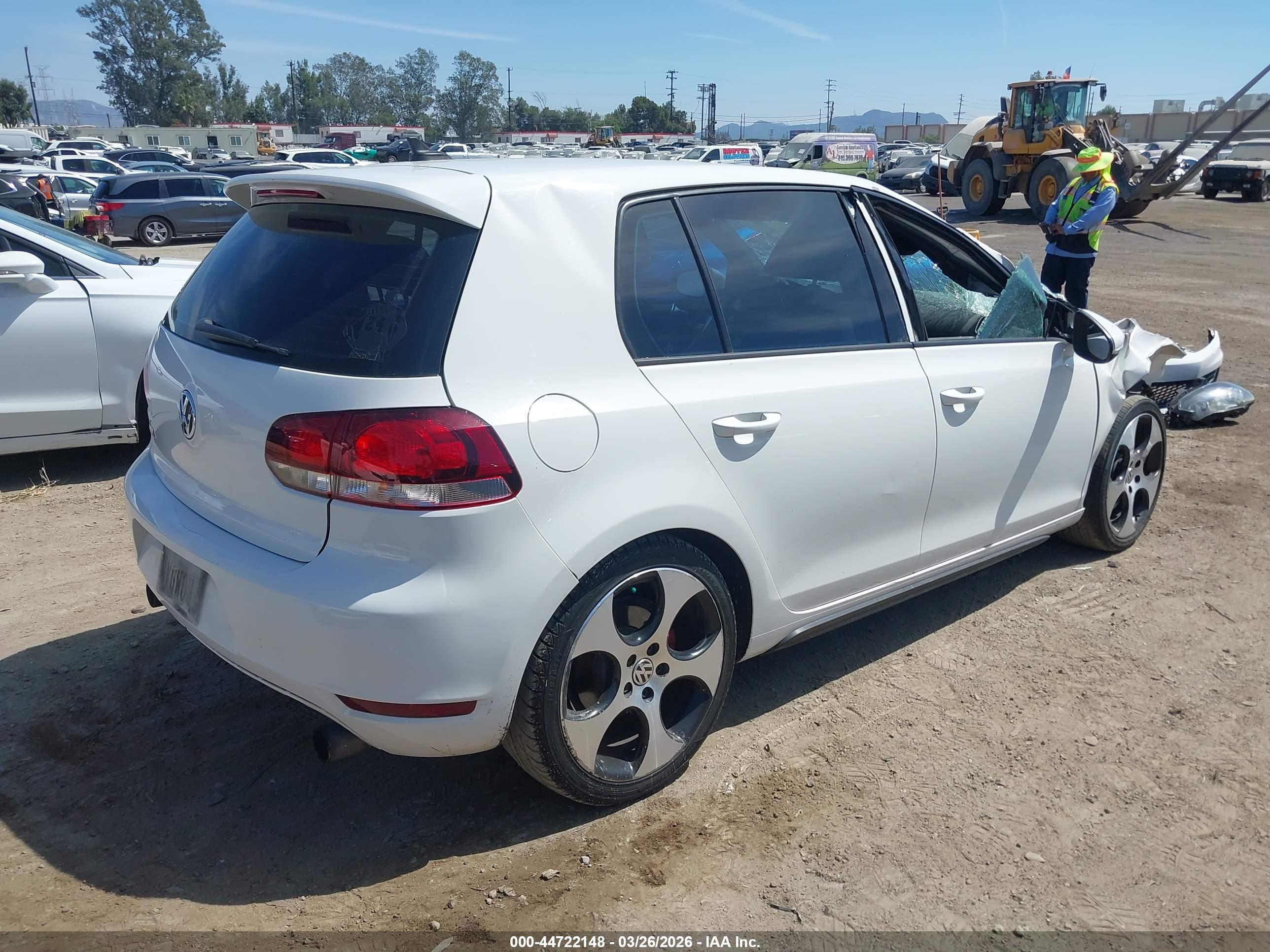 VOLKSWAGEN GTI image 4