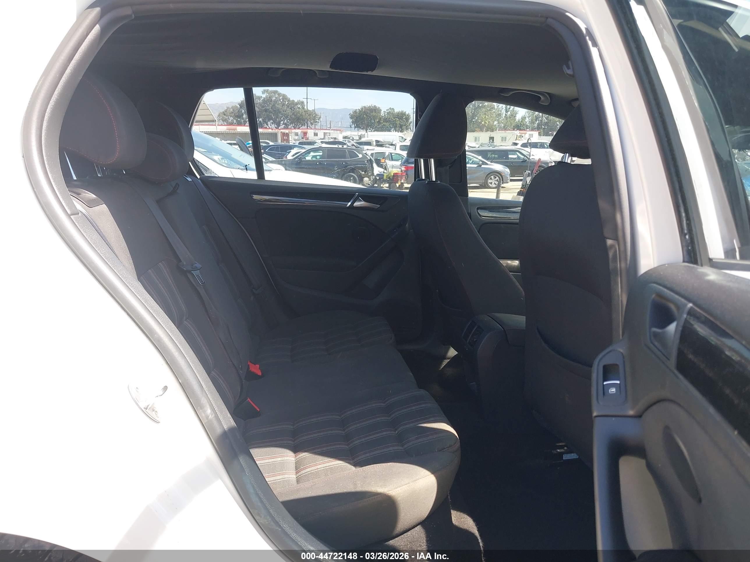 VOLKSWAGEN GTI image 8