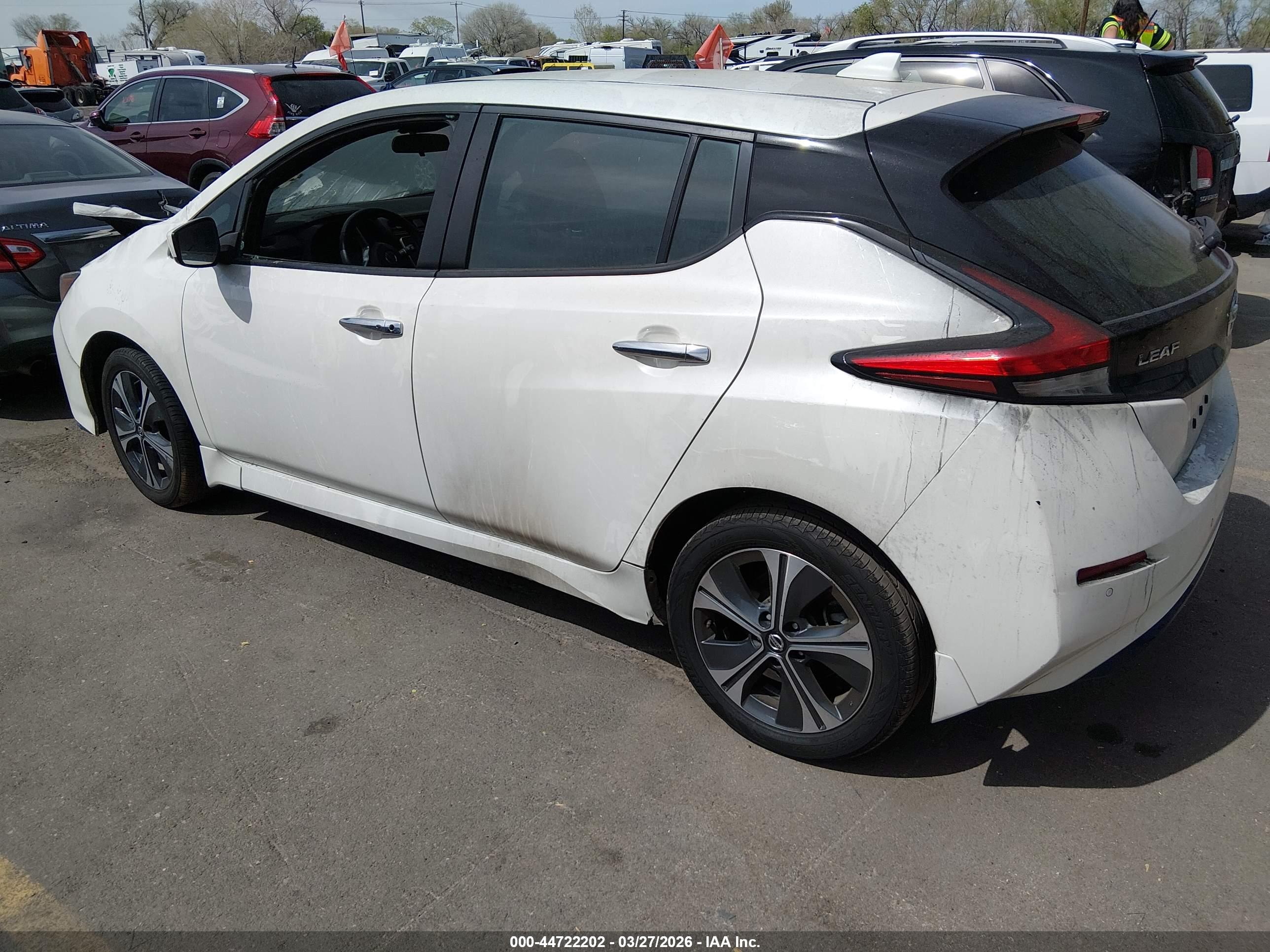 NISSAN LEAF image 3