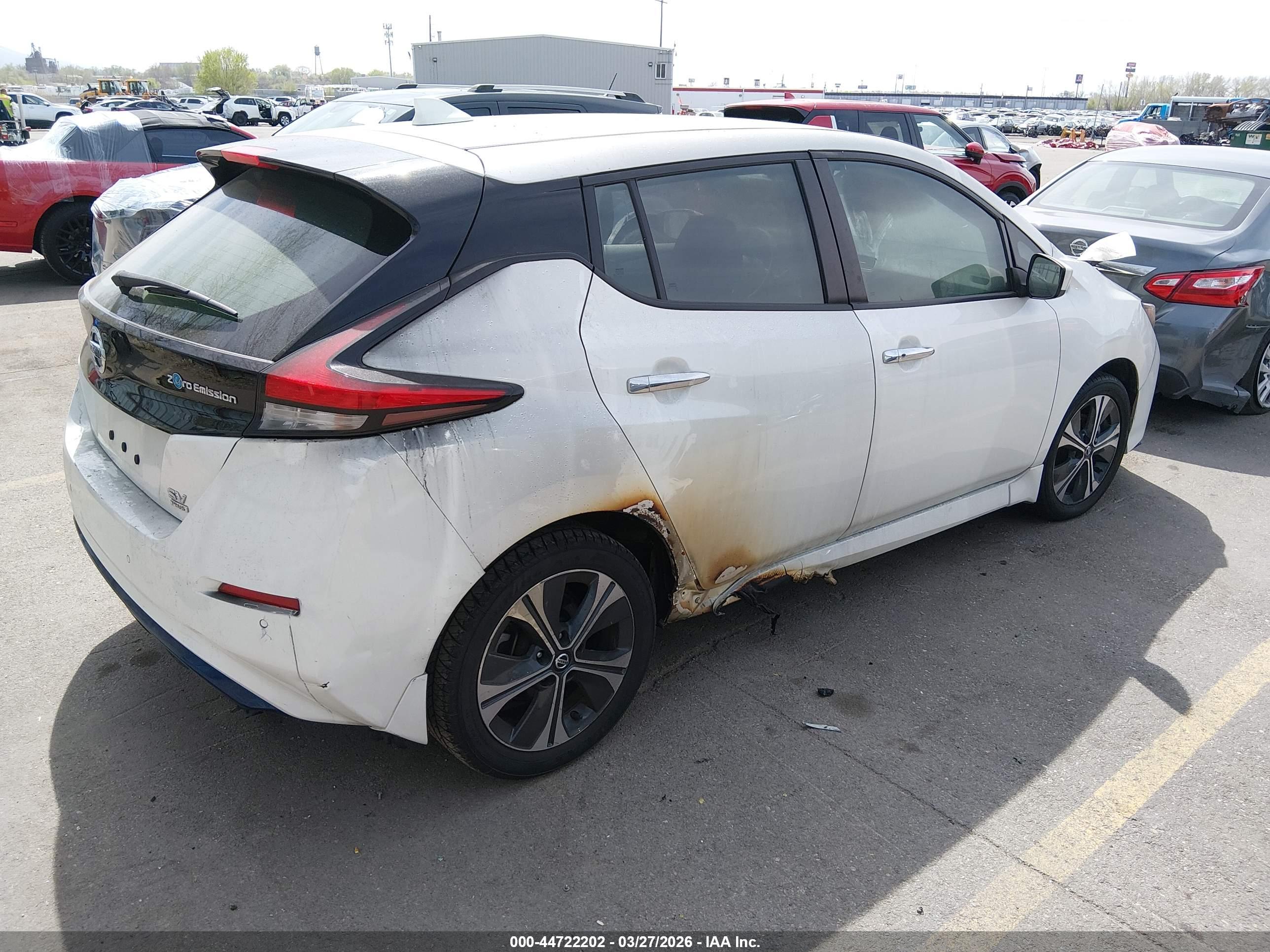 NISSAN LEAF image 4