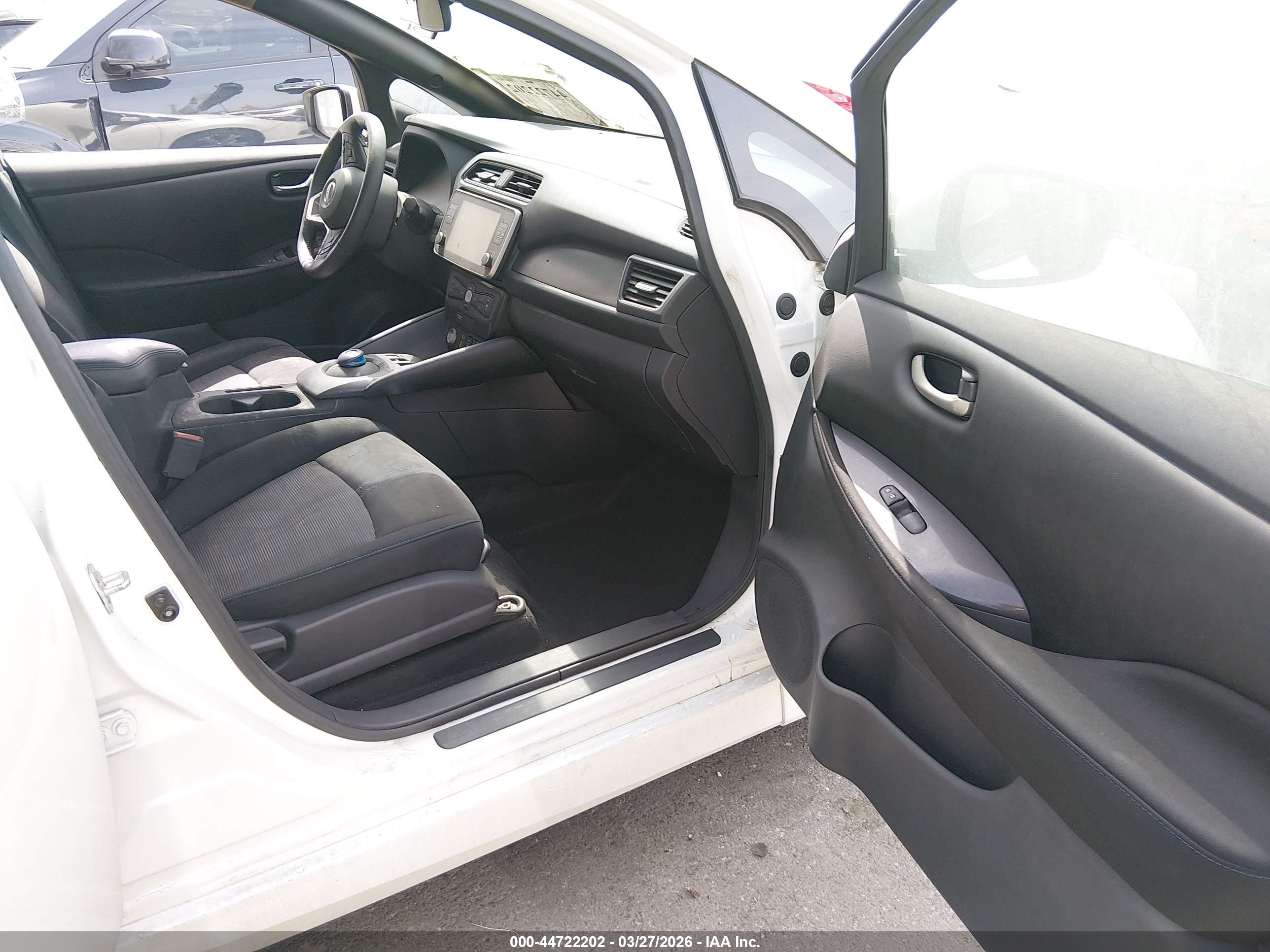 NISSAN LEAF image 5