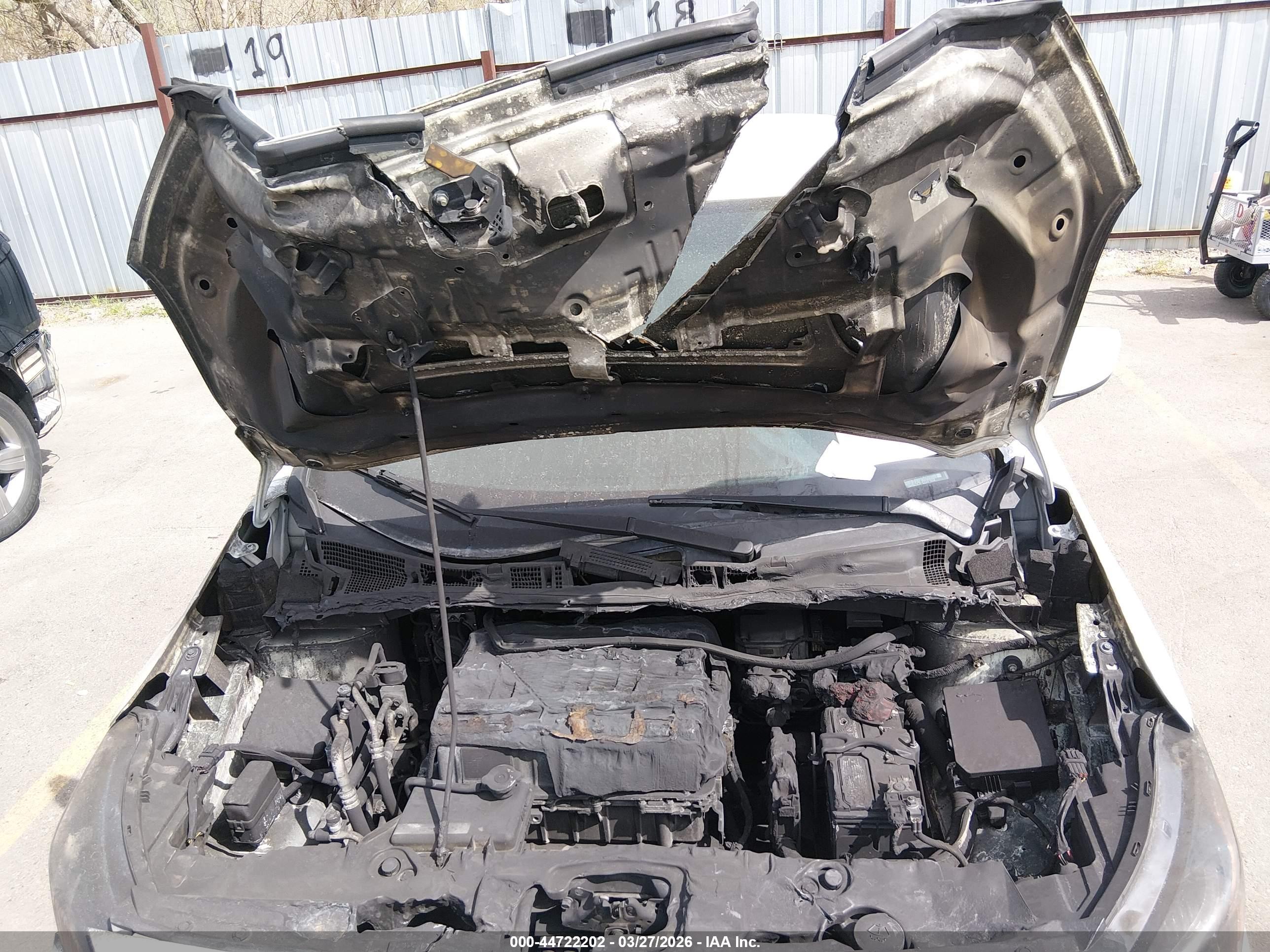NISSAN LEAF image 6