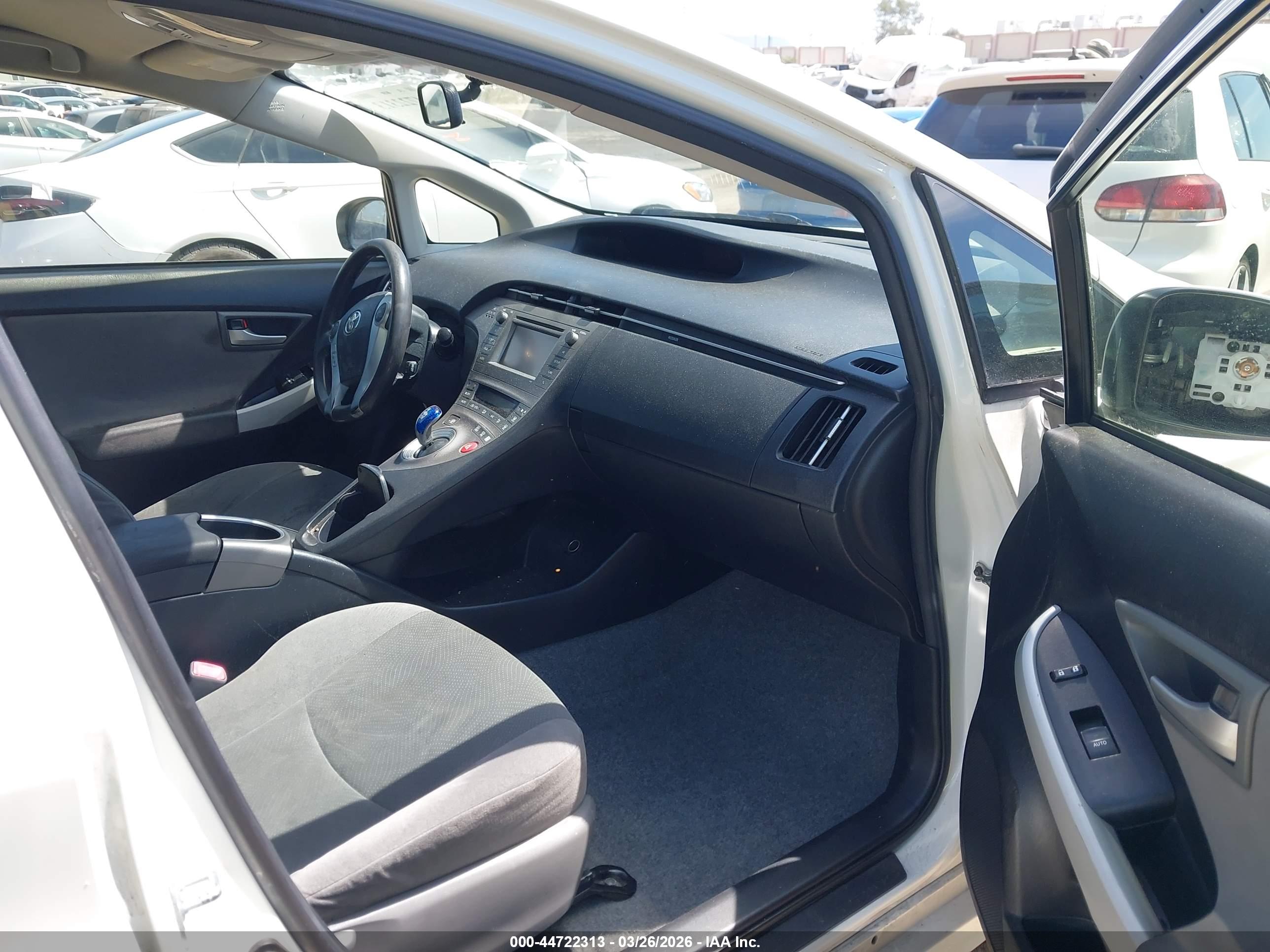 TOYOTA PRIUS image 5