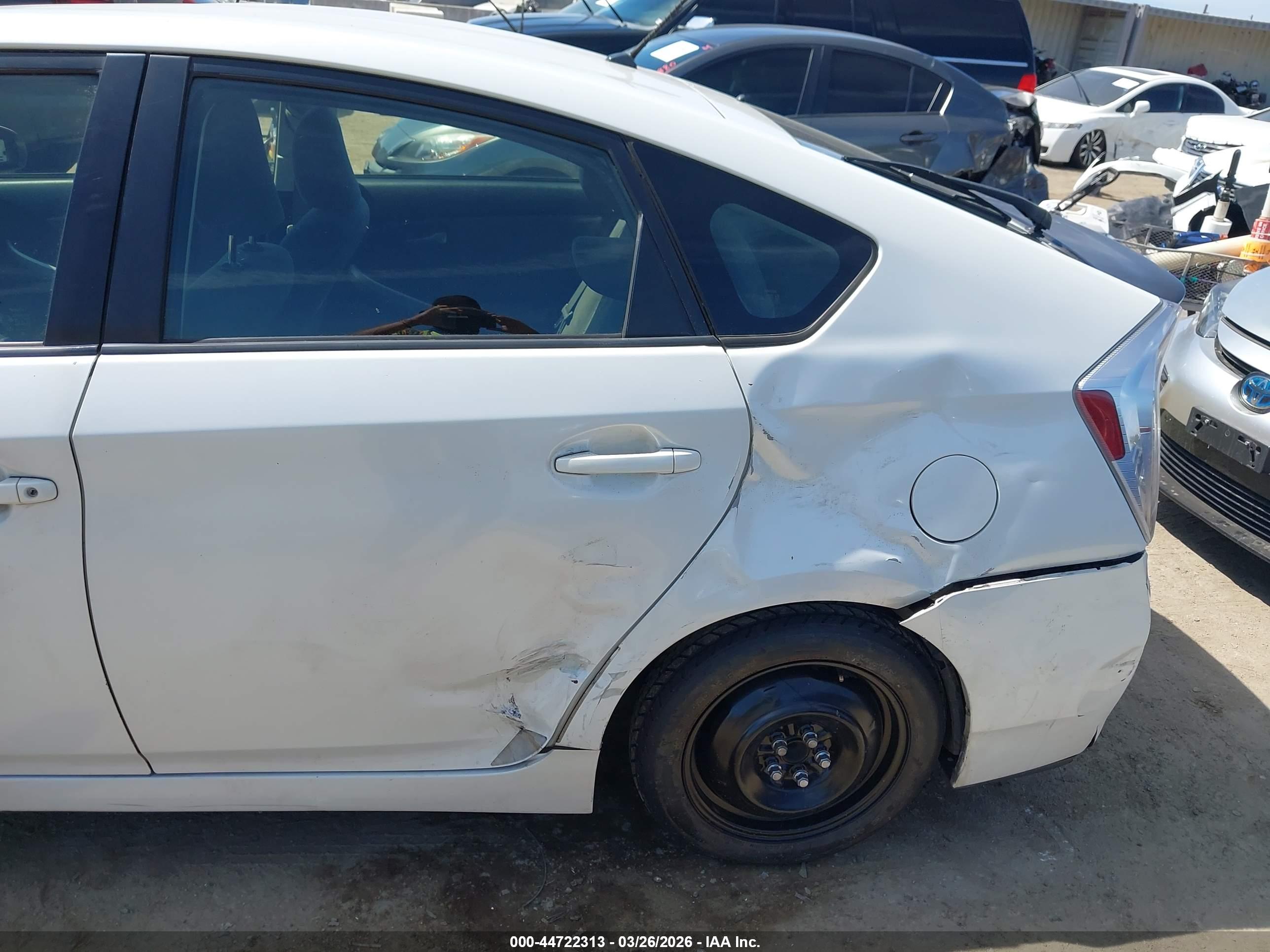 TOYOTA PRIUS image 6