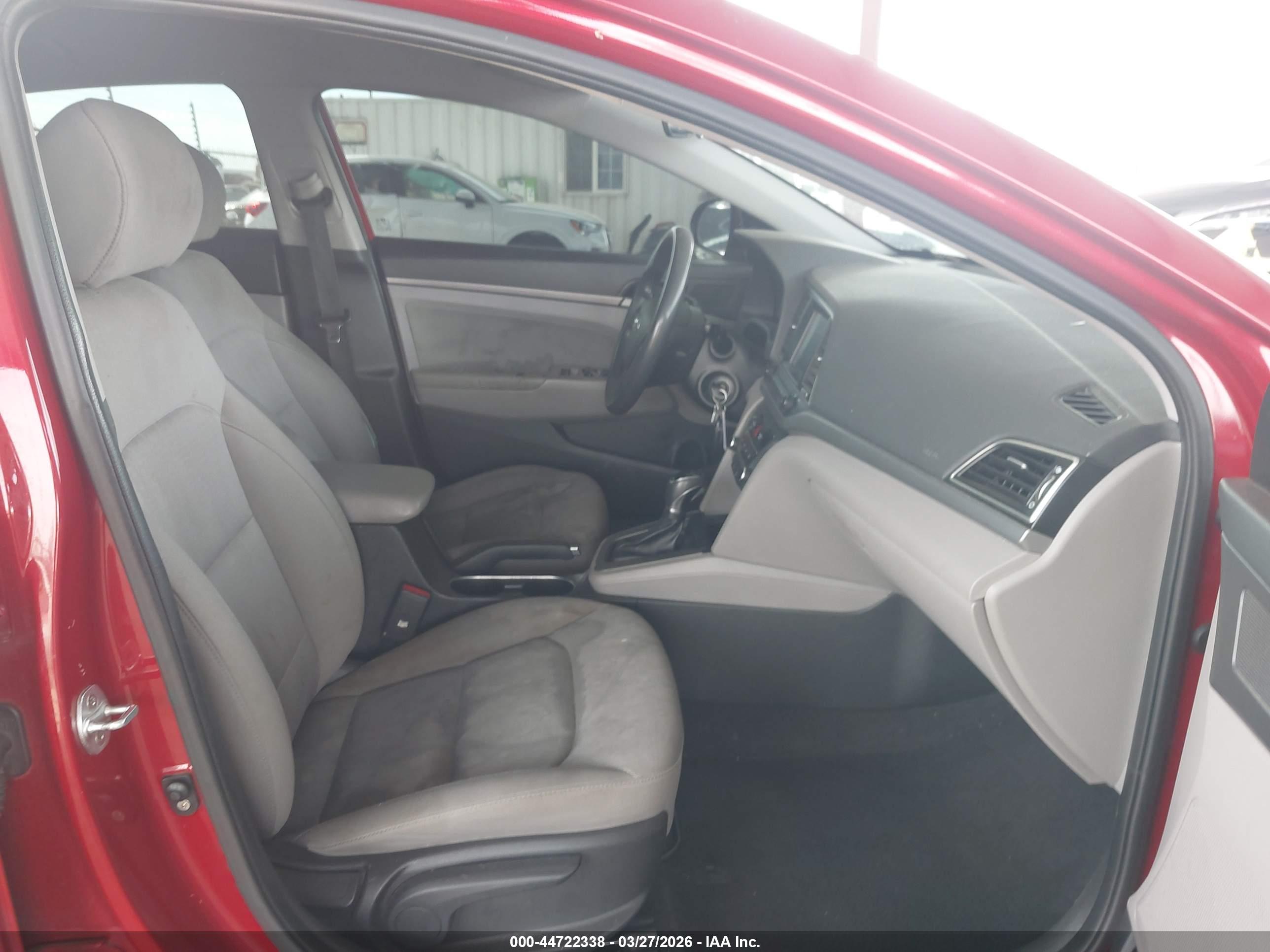 HYUNDAI ELANTRA image 5
