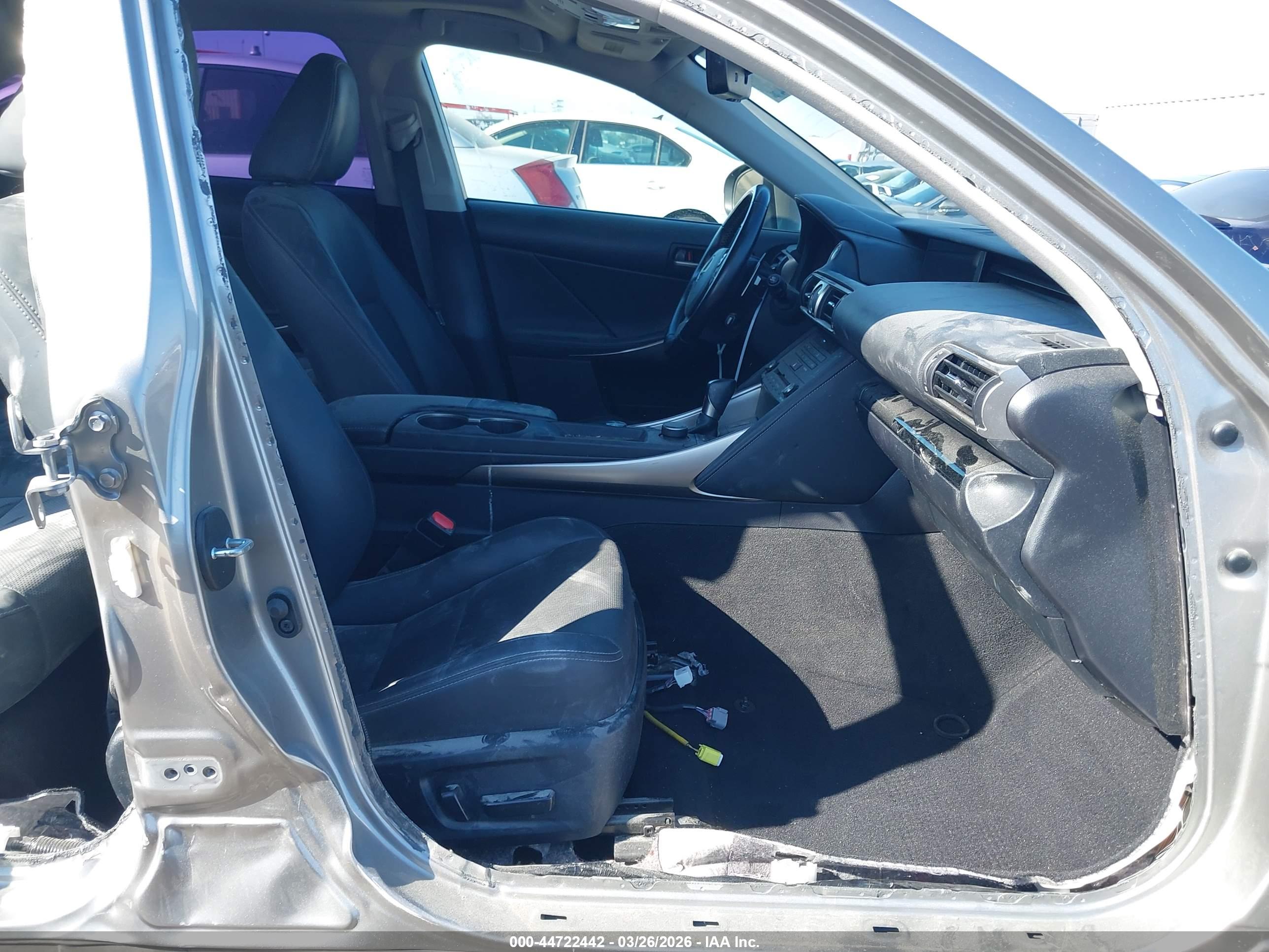 LEXUS IS image 5