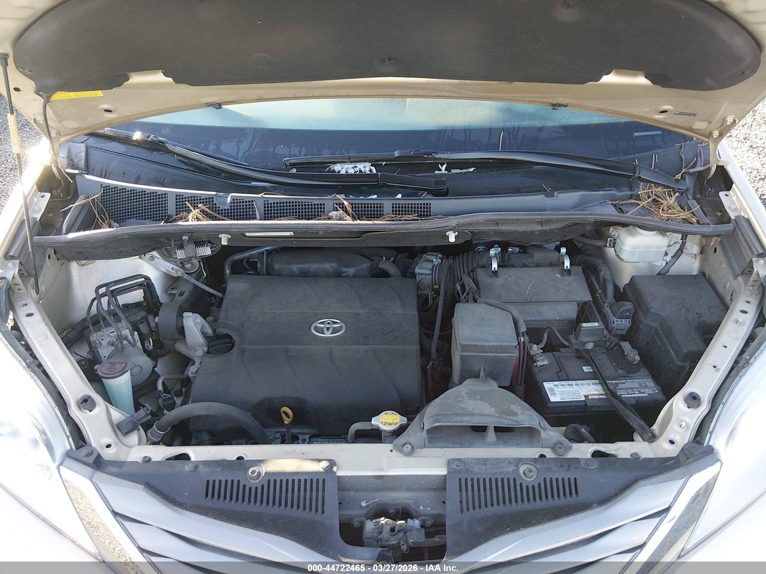 TOYOTA SIENNA image 10
