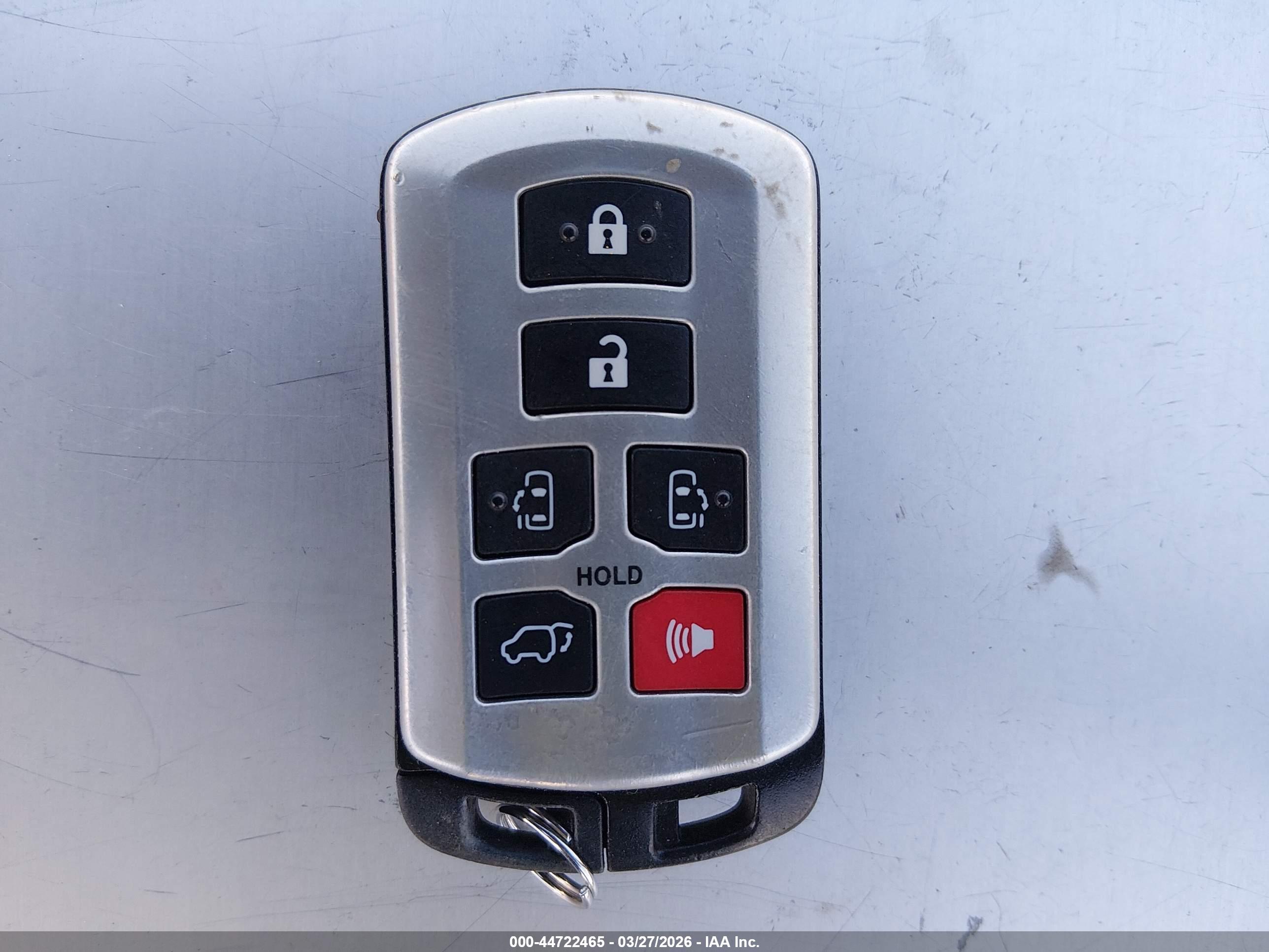 TOYOTA SIENNA image 11