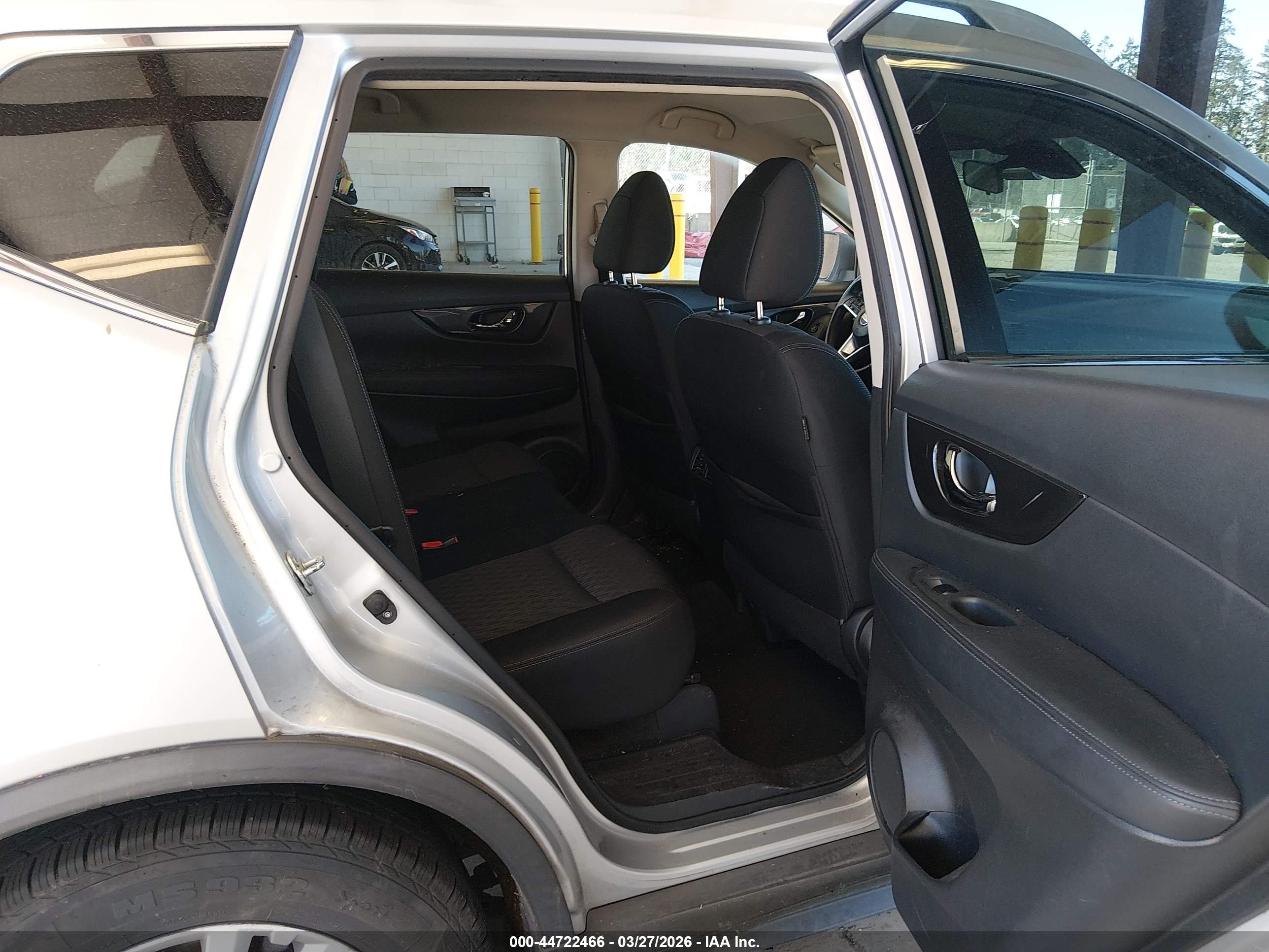 NISSAN ROGUE image 8