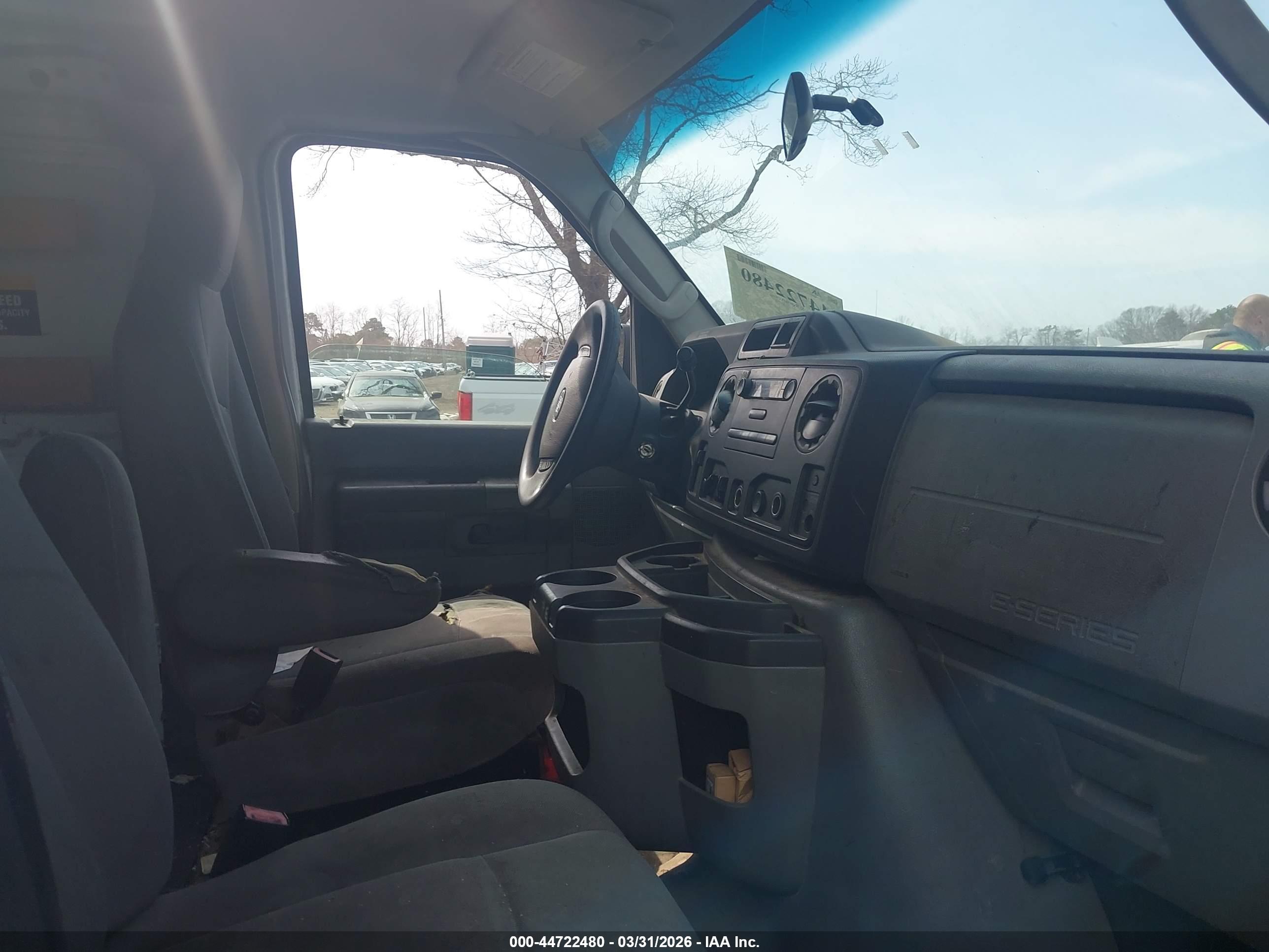 FORD E-250 image 5