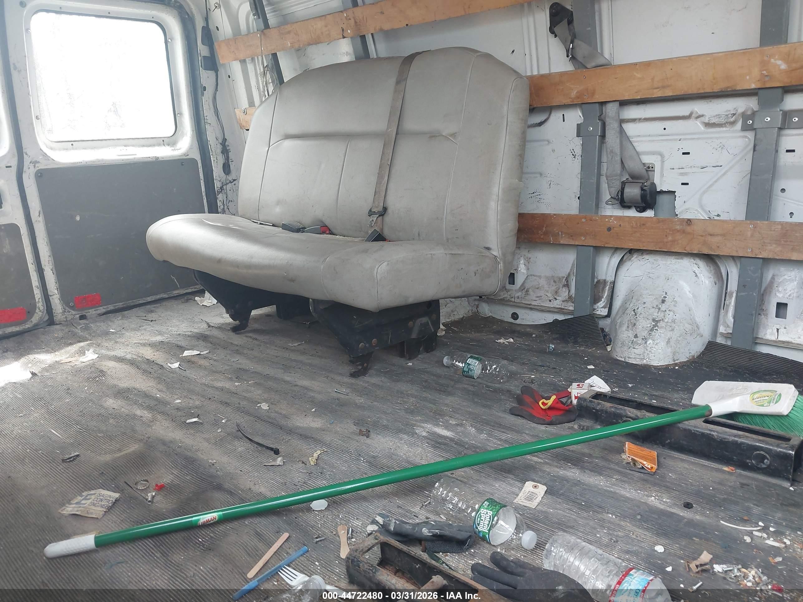 FORD E-250 image 8