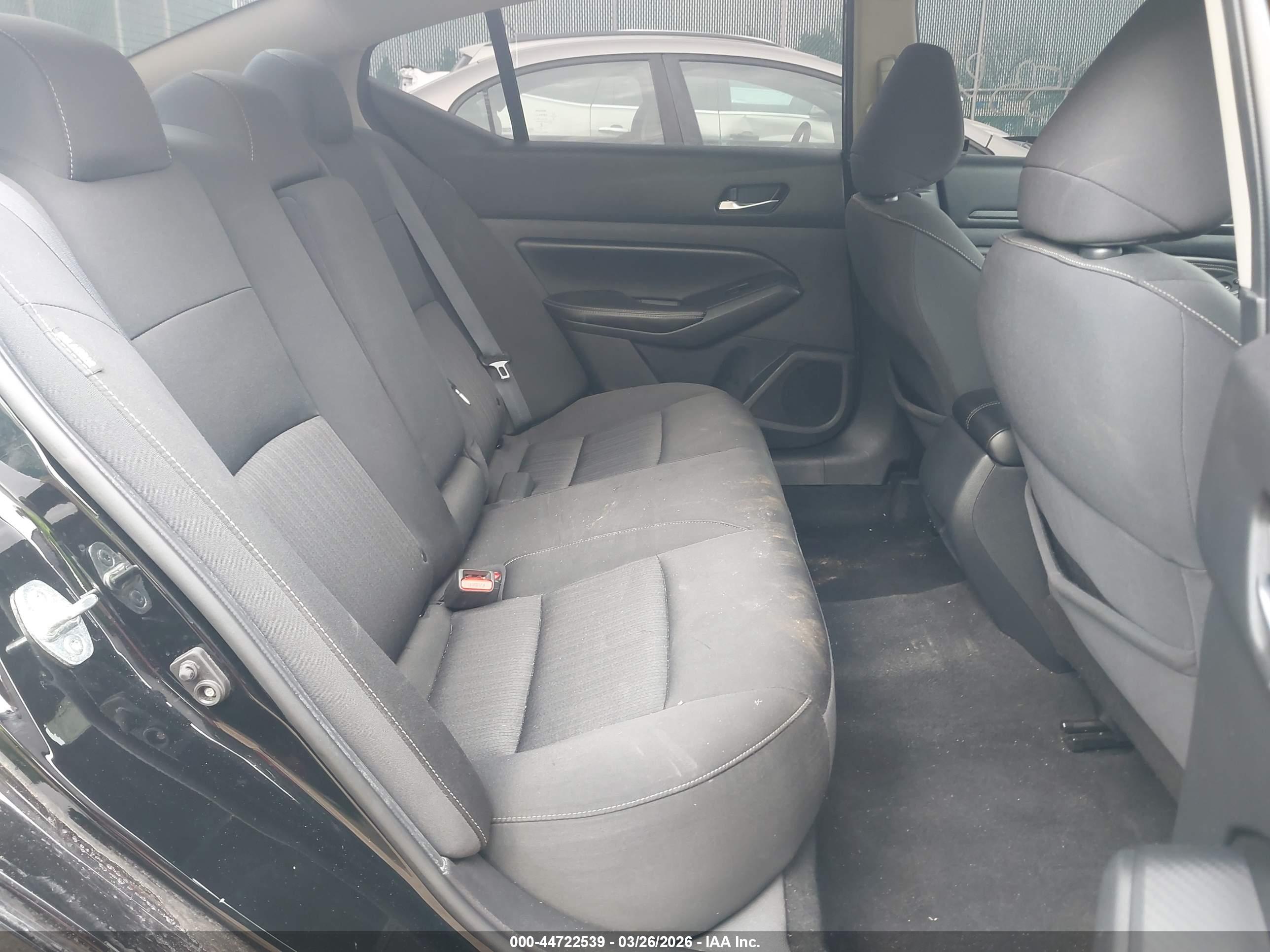 NISSAN ALTIMA image 8