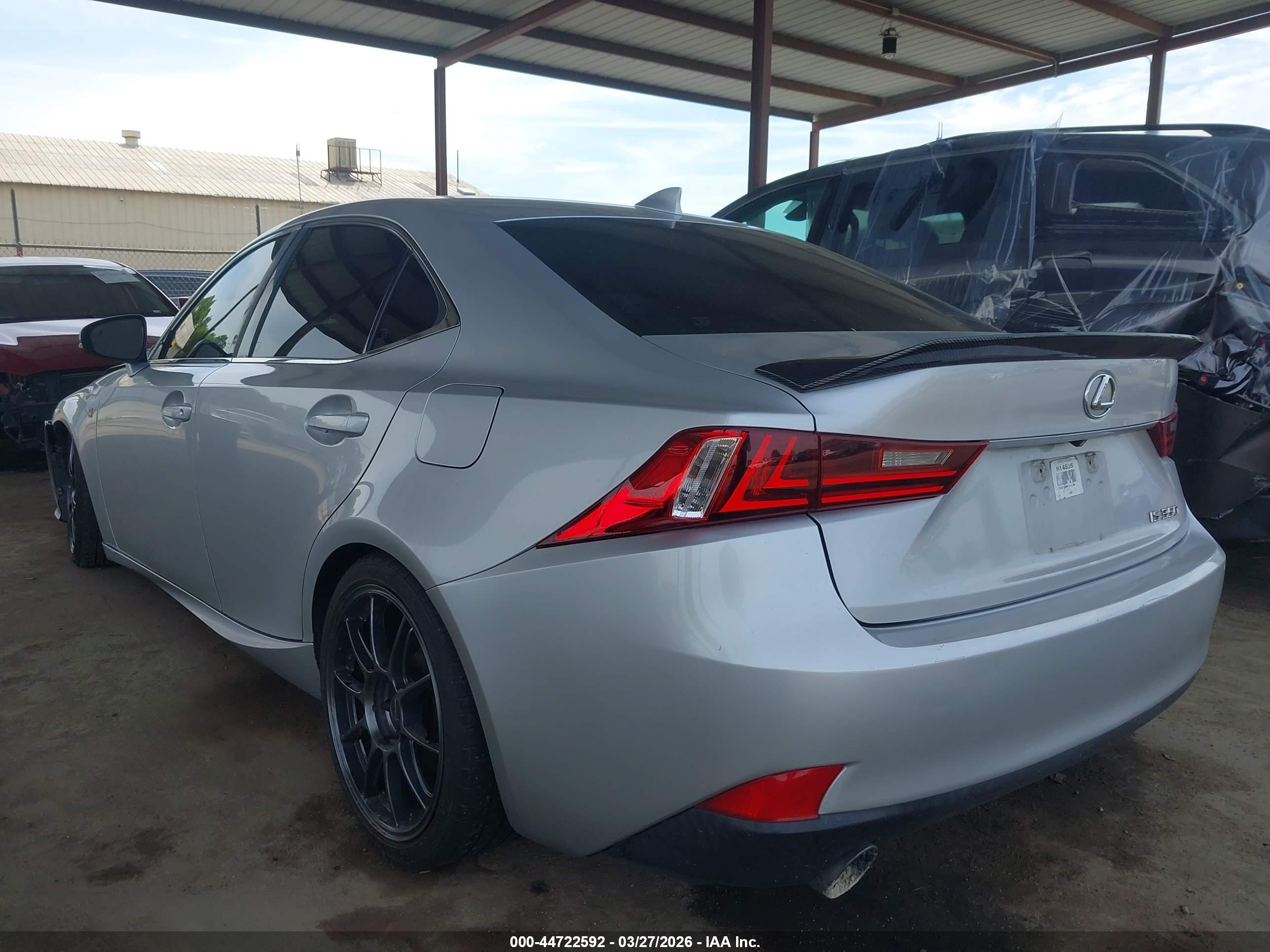 LEXUS IS image 3