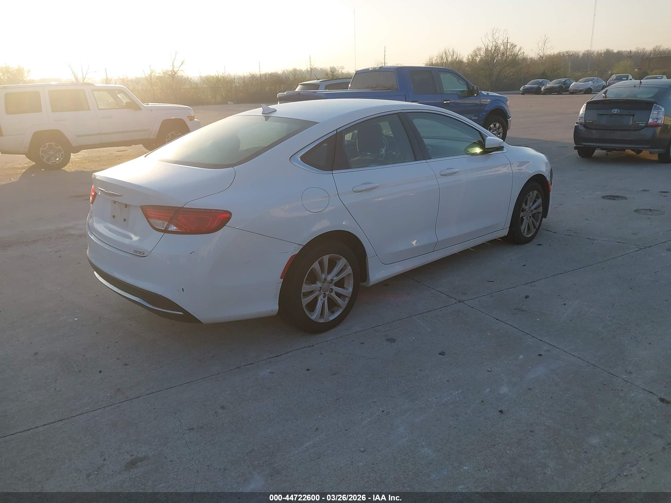 CHRYSLER 200 image 4