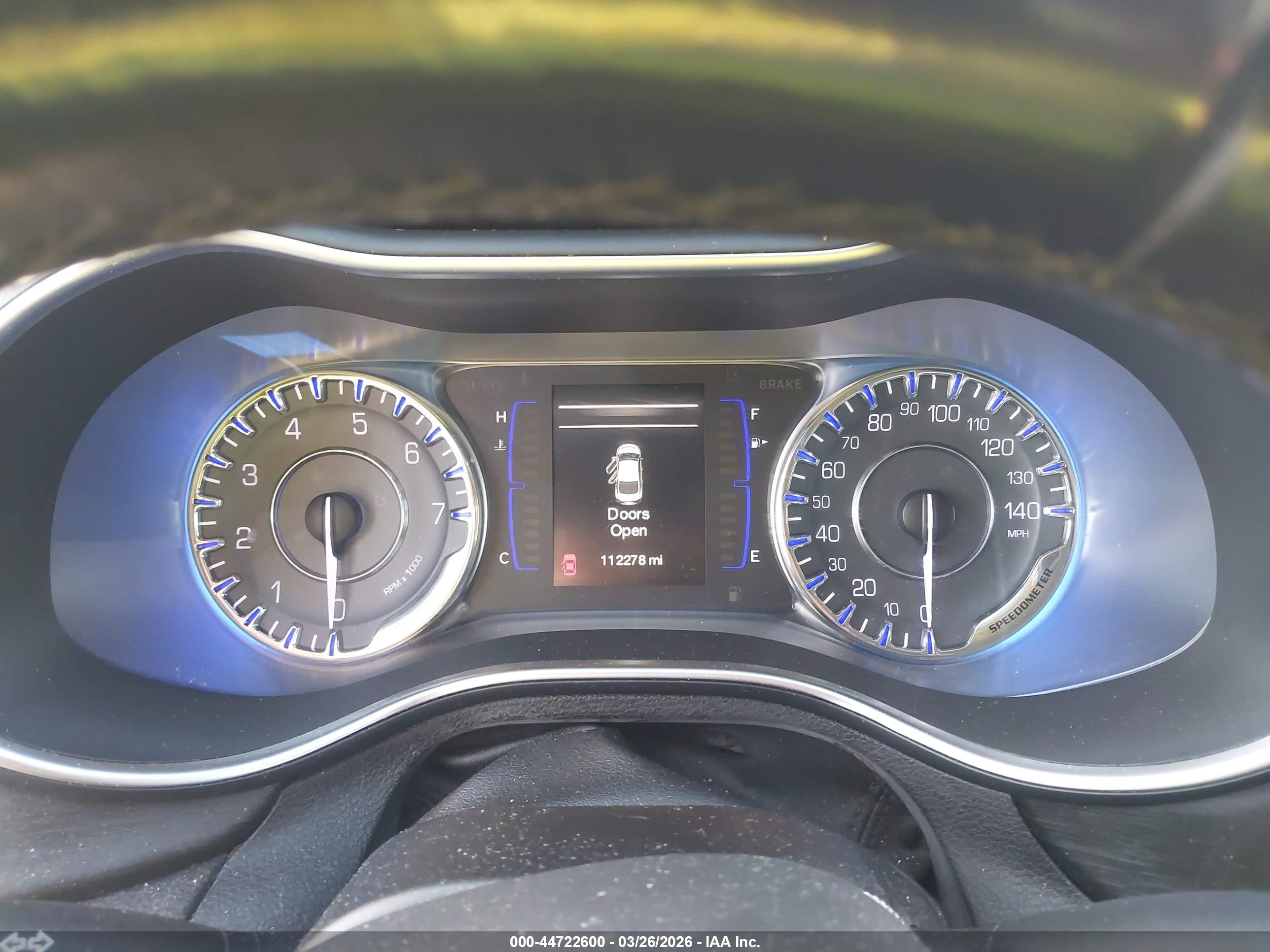 CHRYSLER 200 image 7