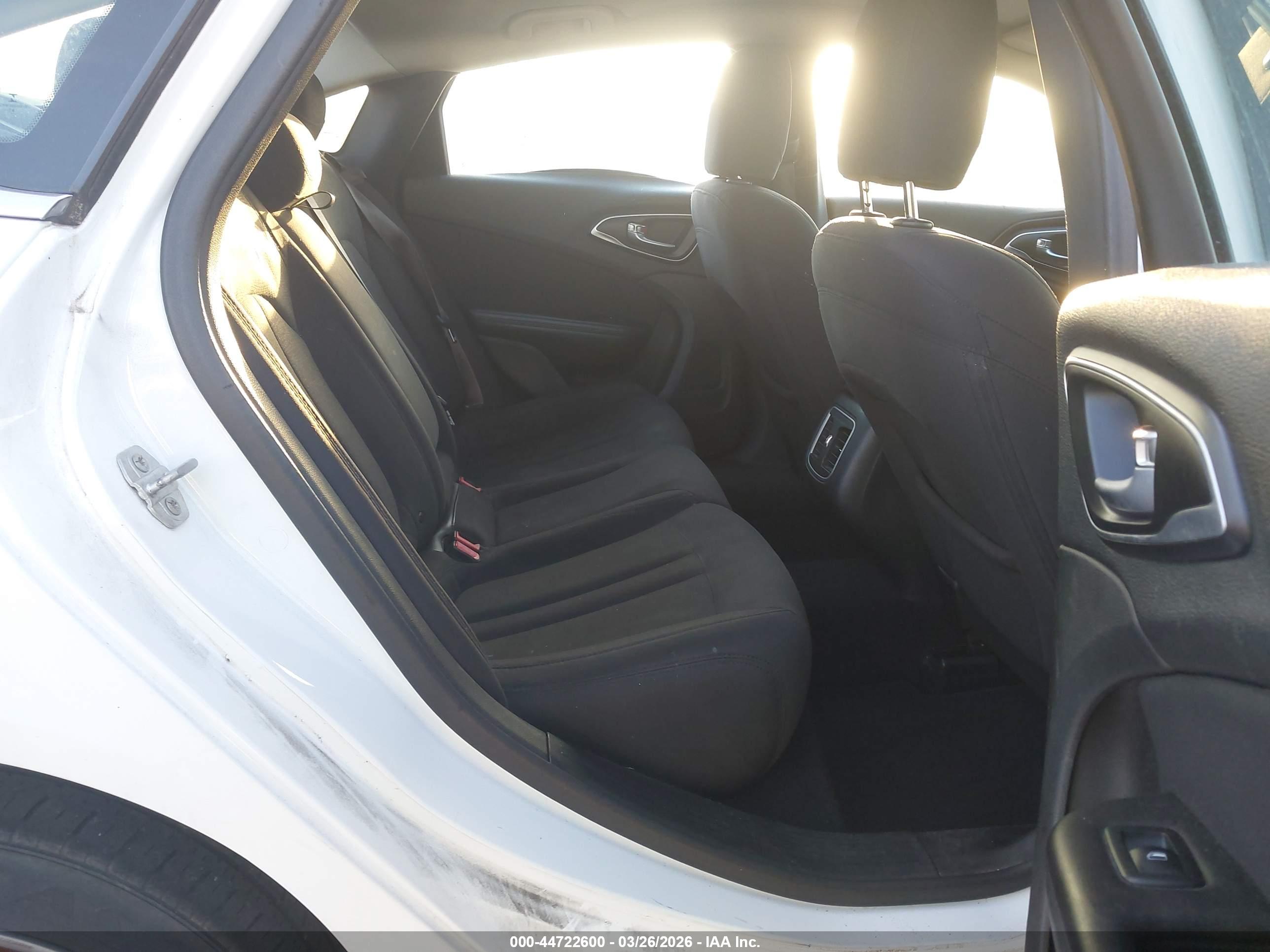 CHRYSLER 200 image 8