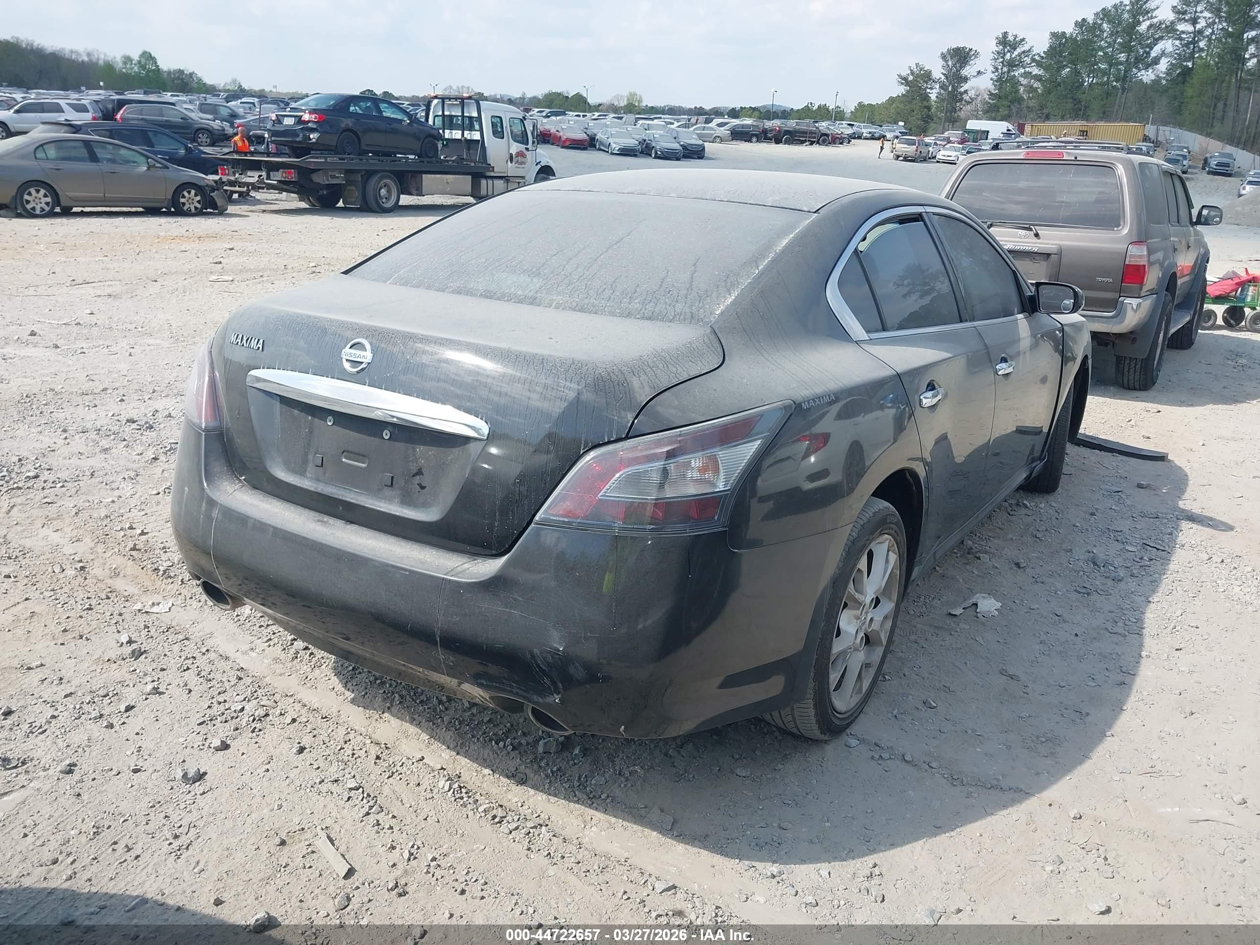 NISSAN MAXIMA image 4