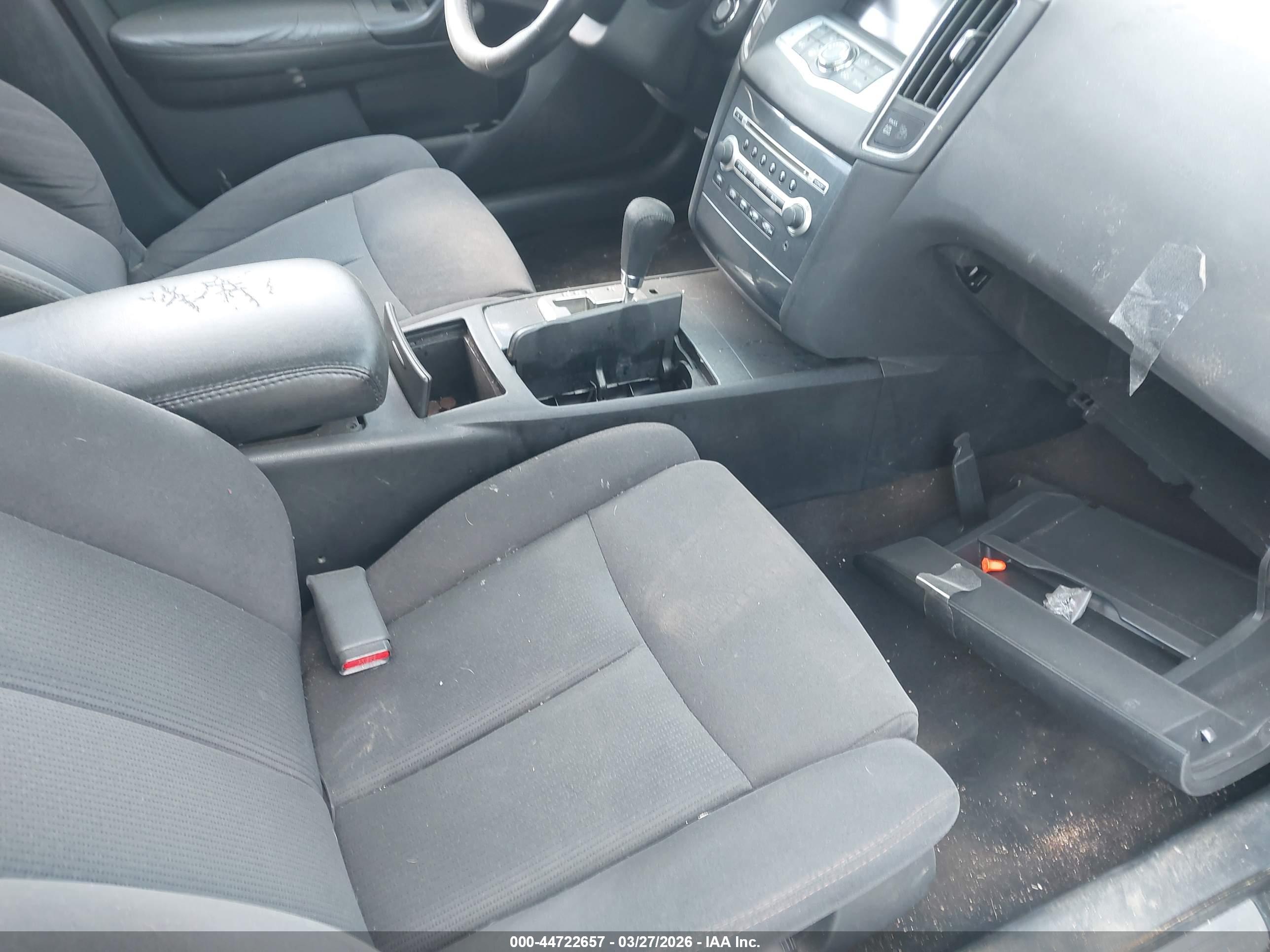 NISSAN MAXIMA image 5