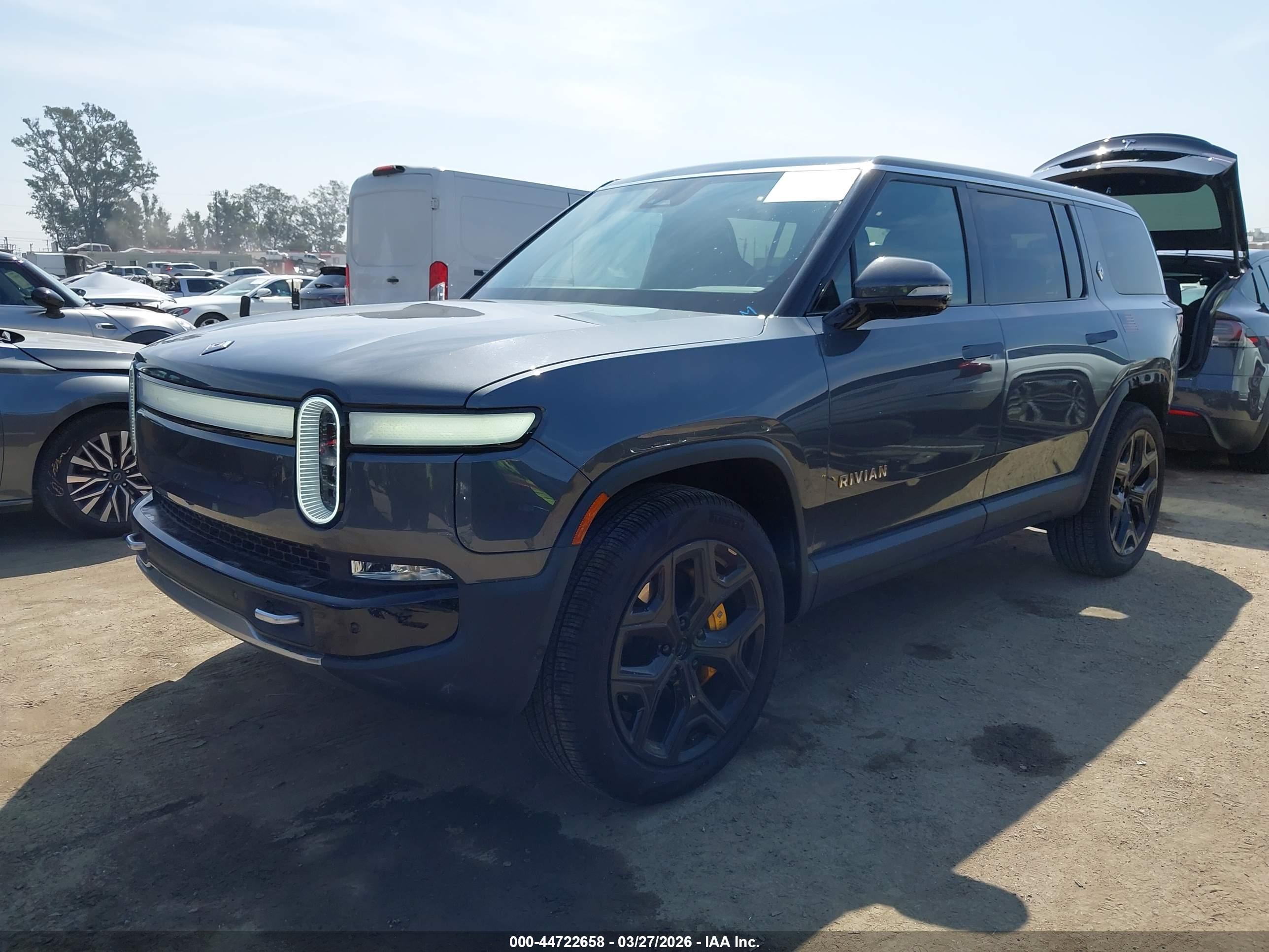 RIVIAN R1S image 2
