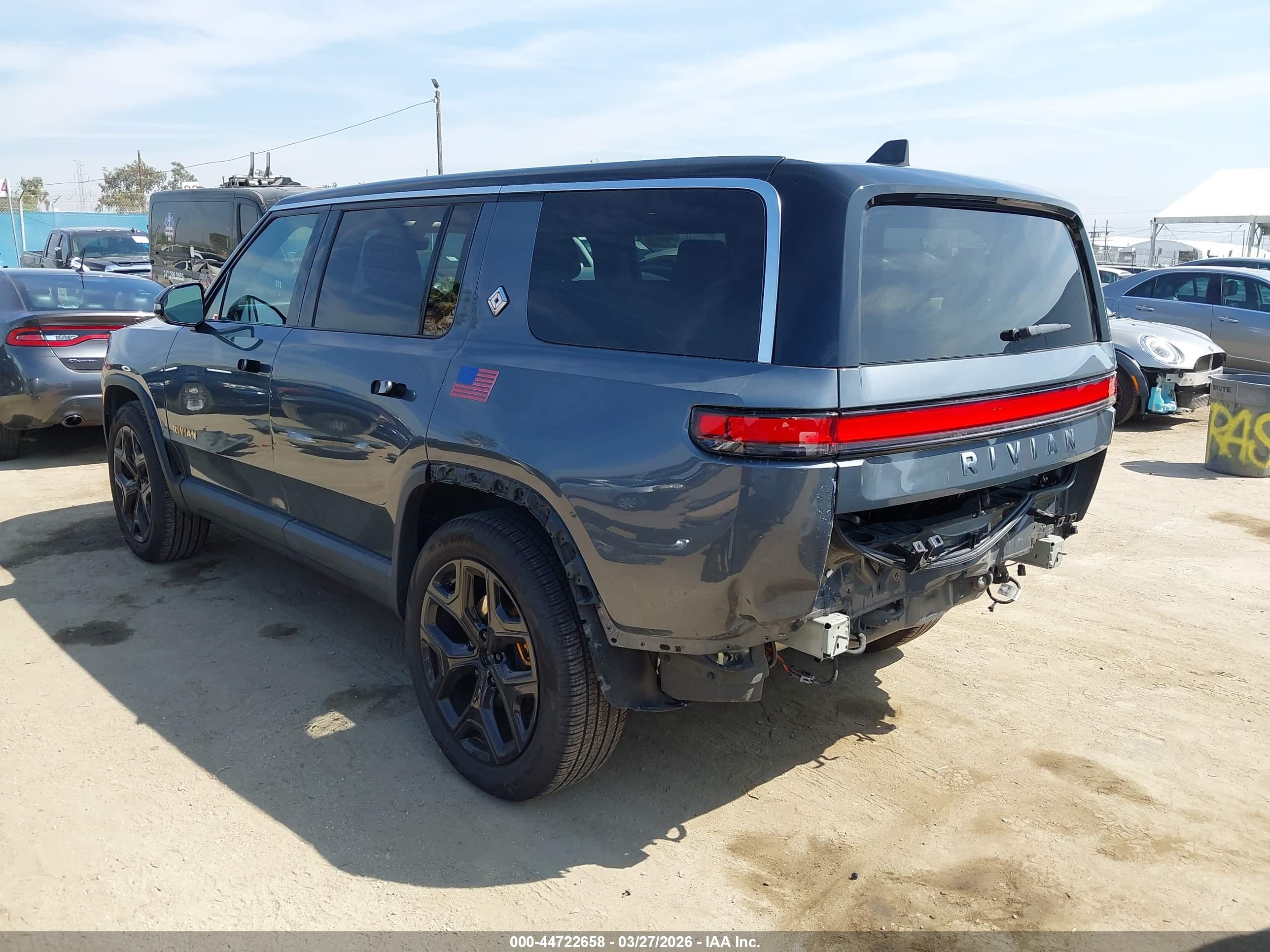 RIVIAN R1S image 3
