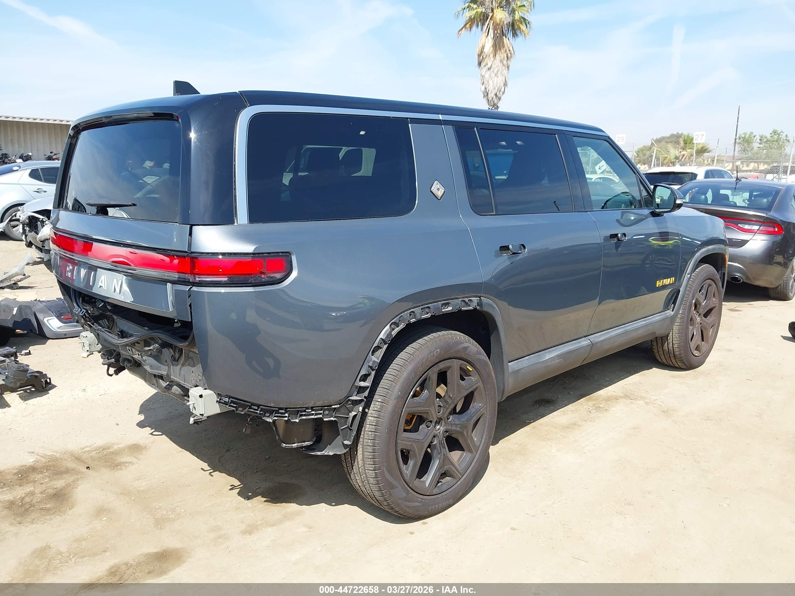 RIVIAN R1S image 4