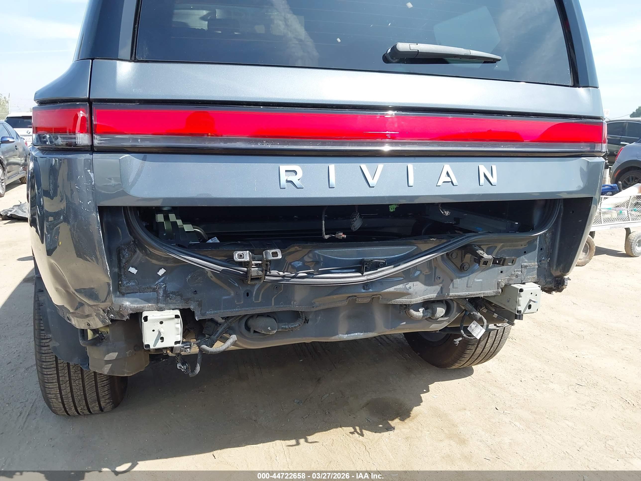 RIVIAN R1S image 6