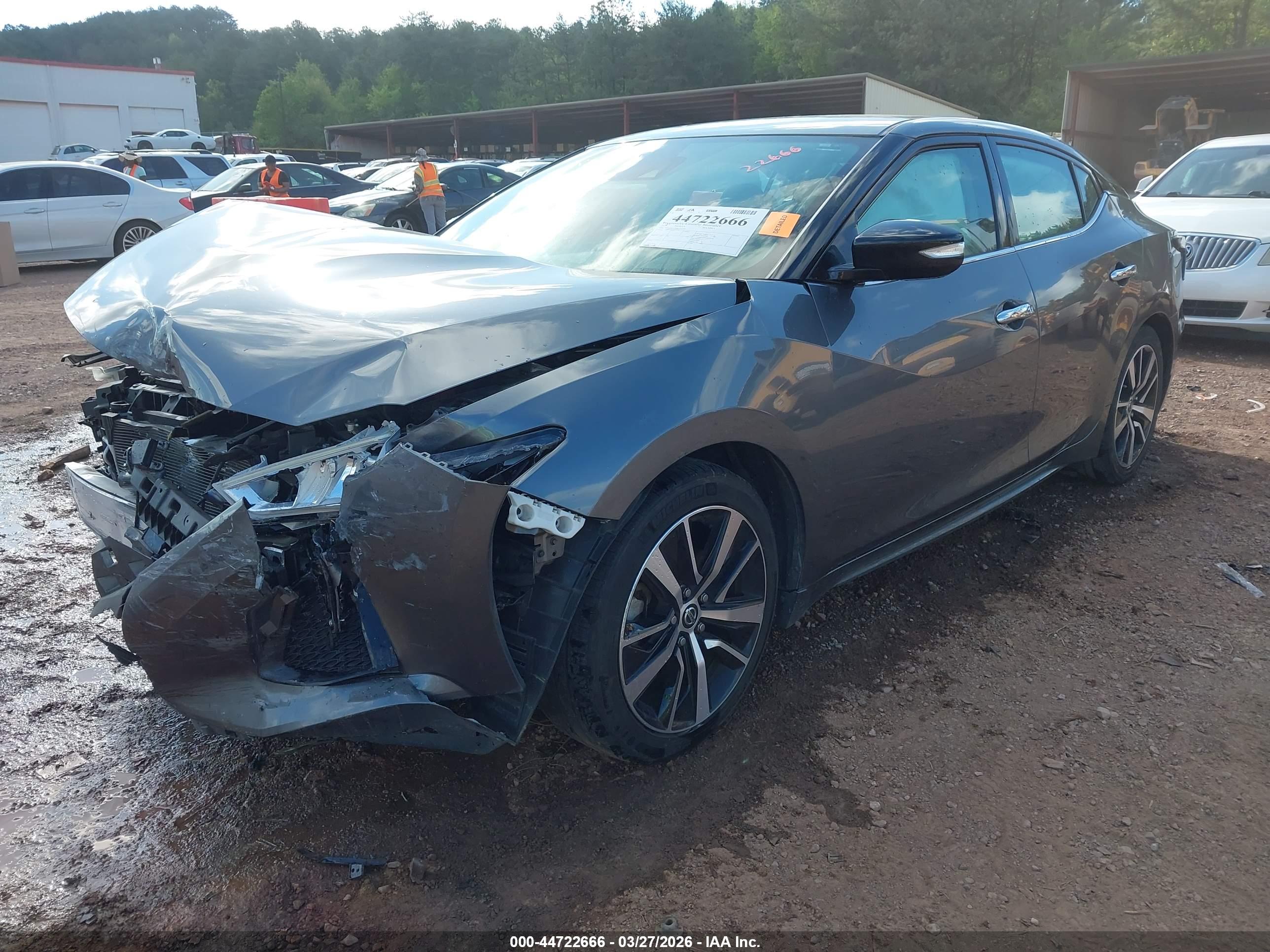 NISSAN MAXIMA image 2
