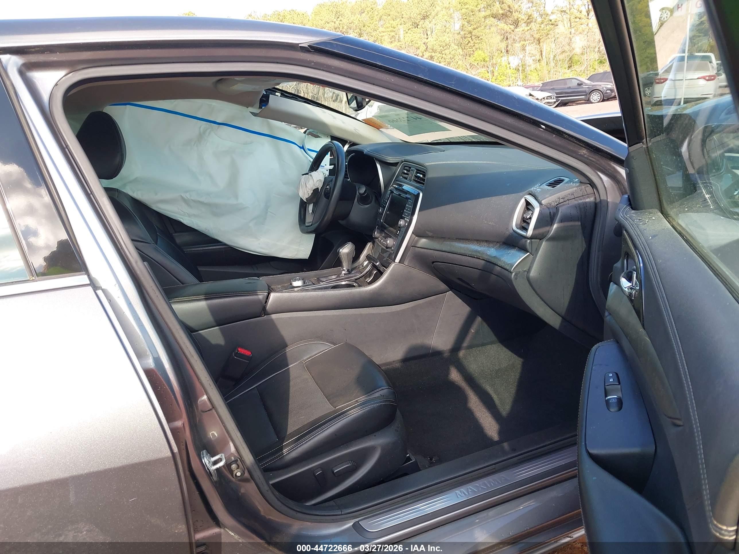 NISSAN MAXIMA image 5