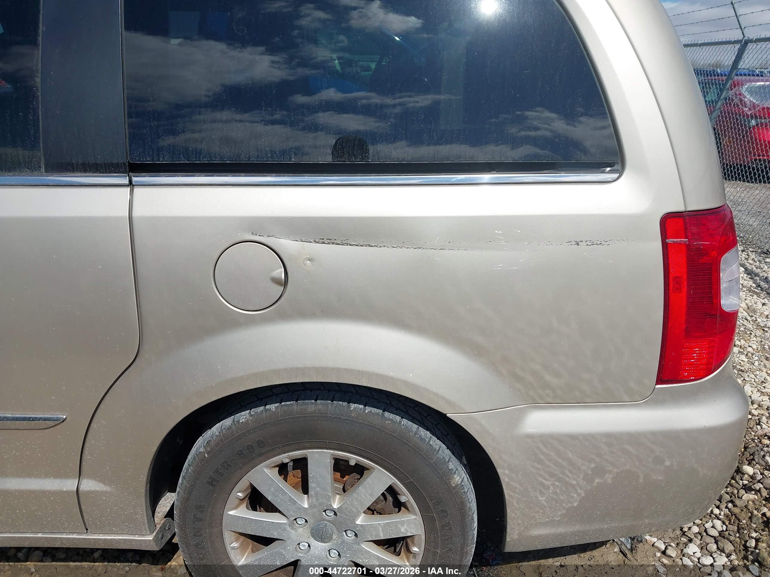 CHRYSLER TOWN image 6