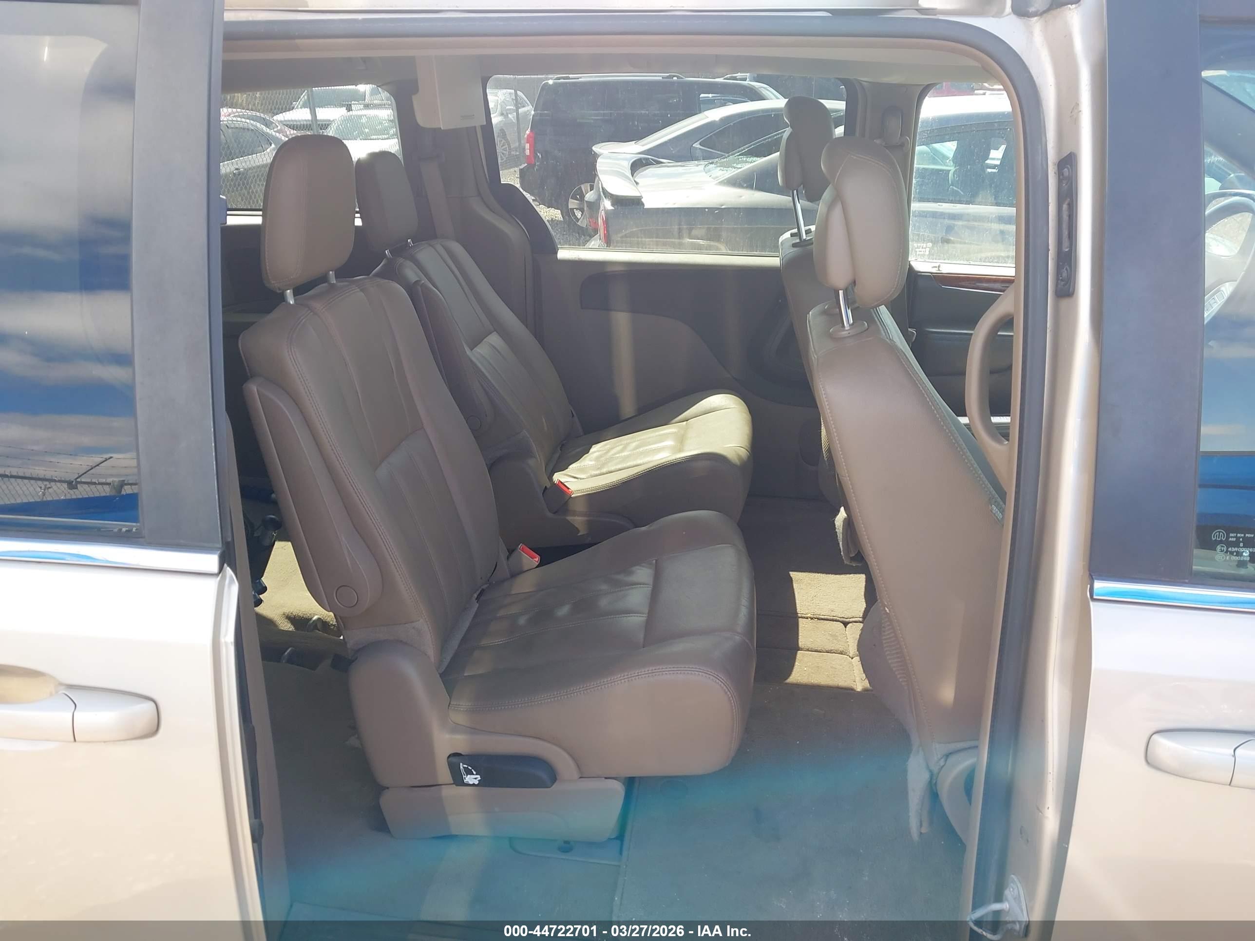 CHRYSLER TOWN image 8