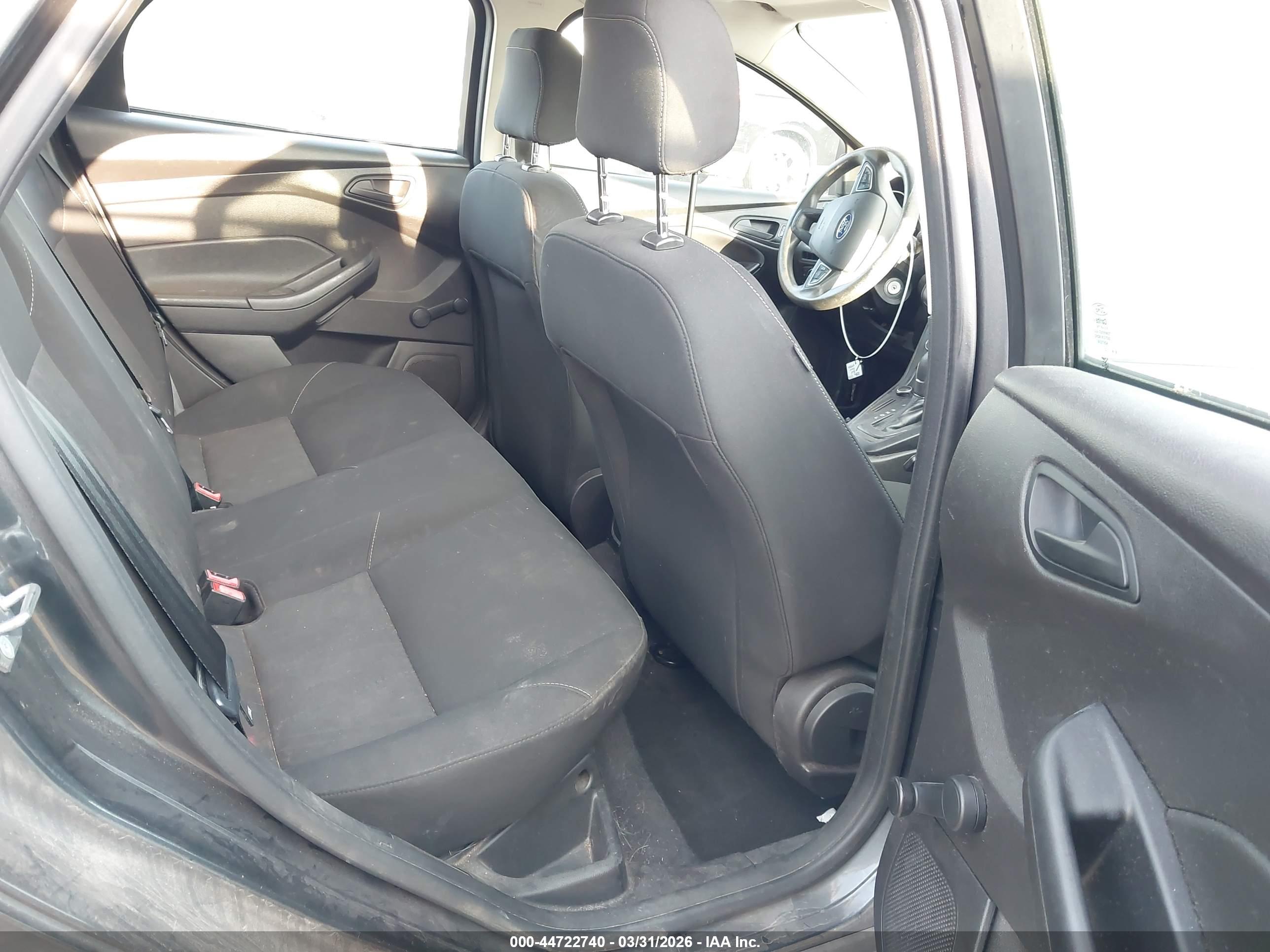 FORD FOCUS image 8