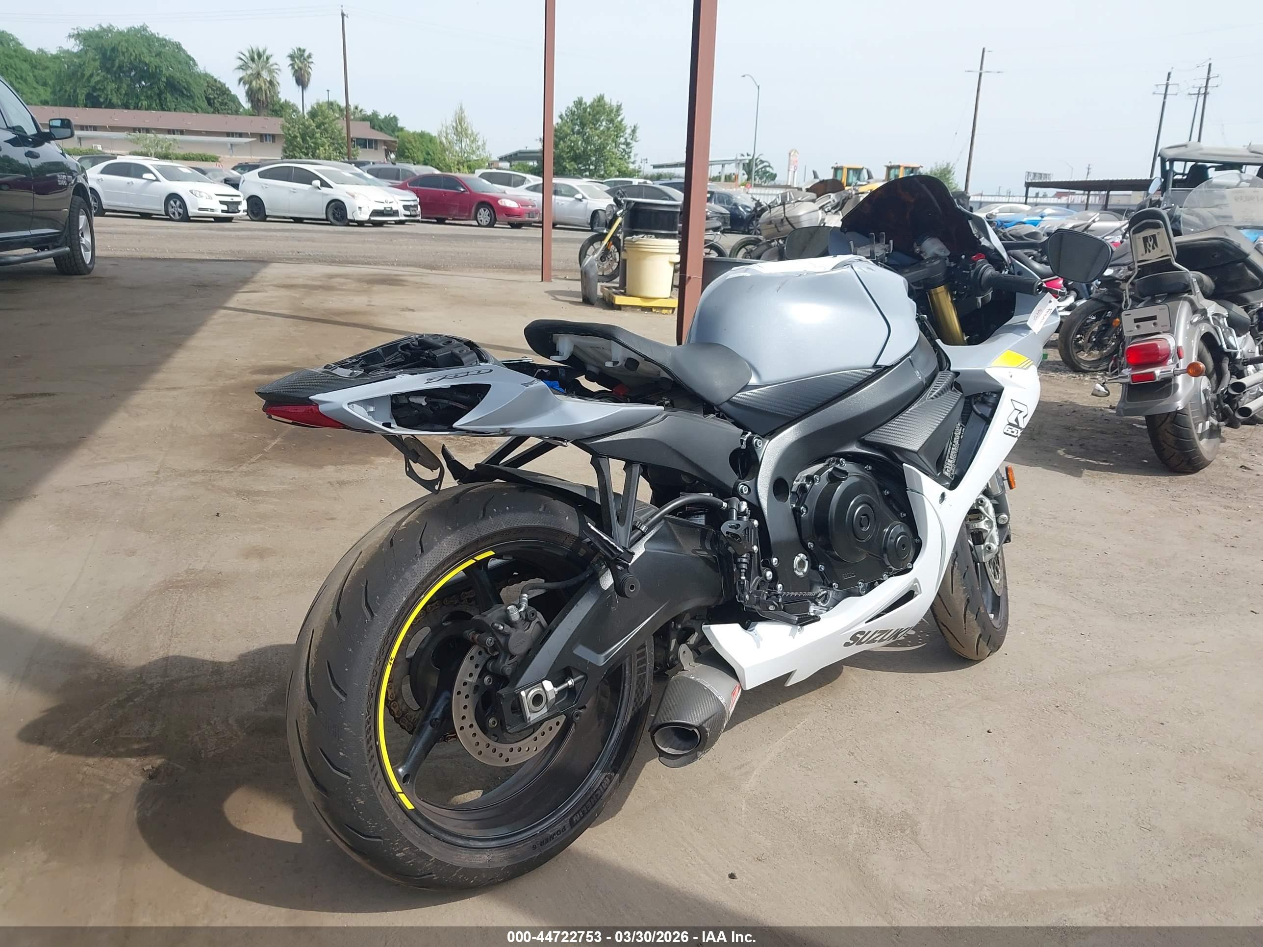 SUZUKI GSX-R750 image 4