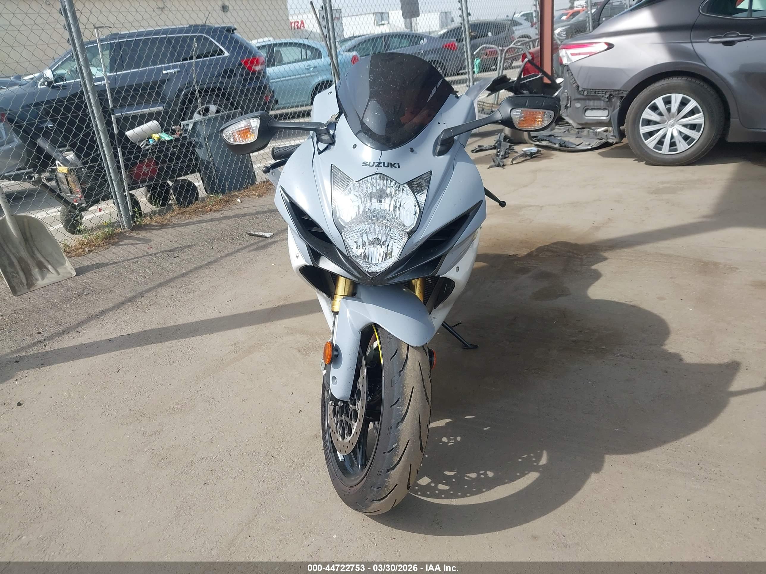 SUZUKI GSX-R750 image 5