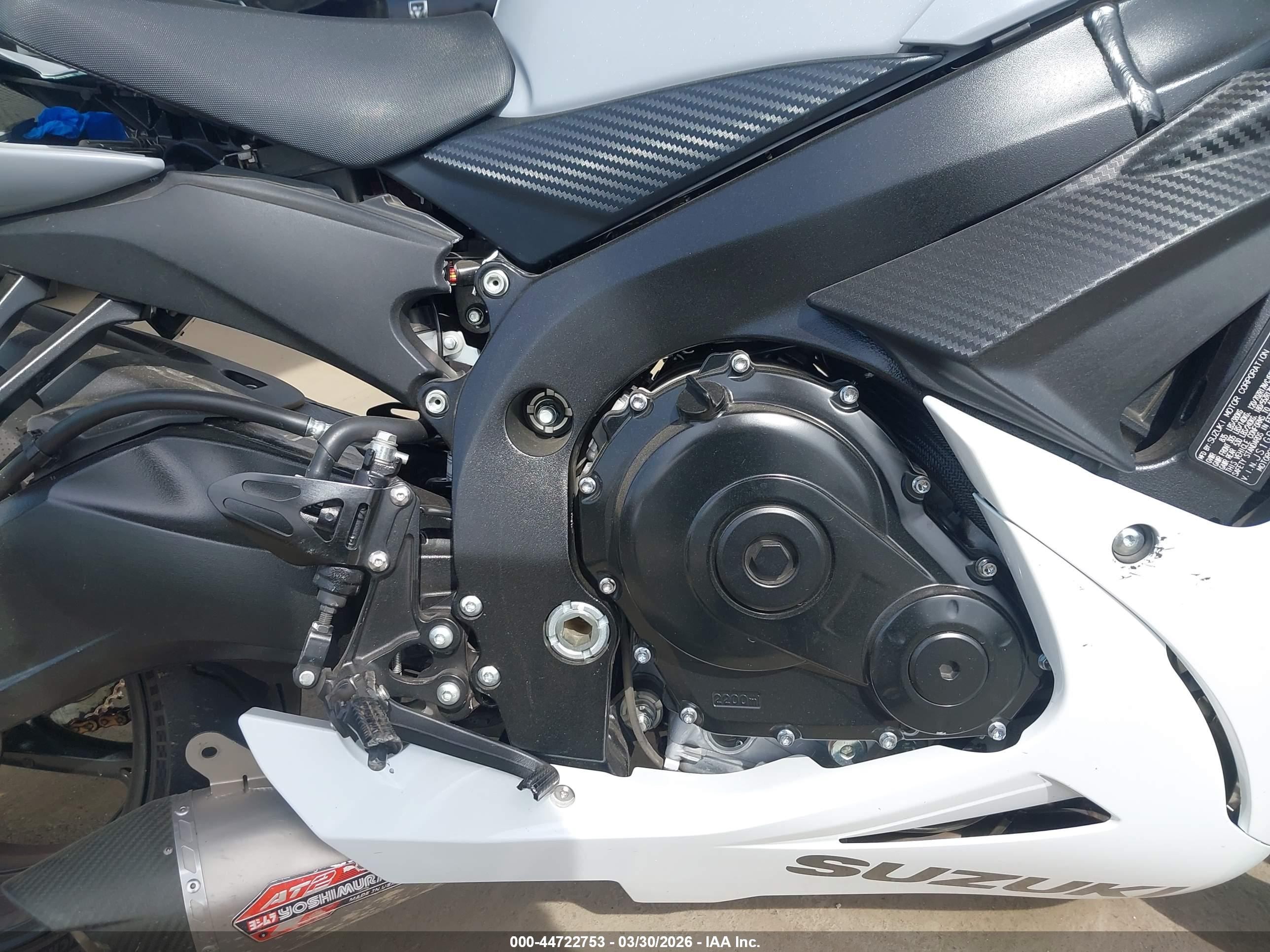 SUZUKI GSX-R750 image 8
